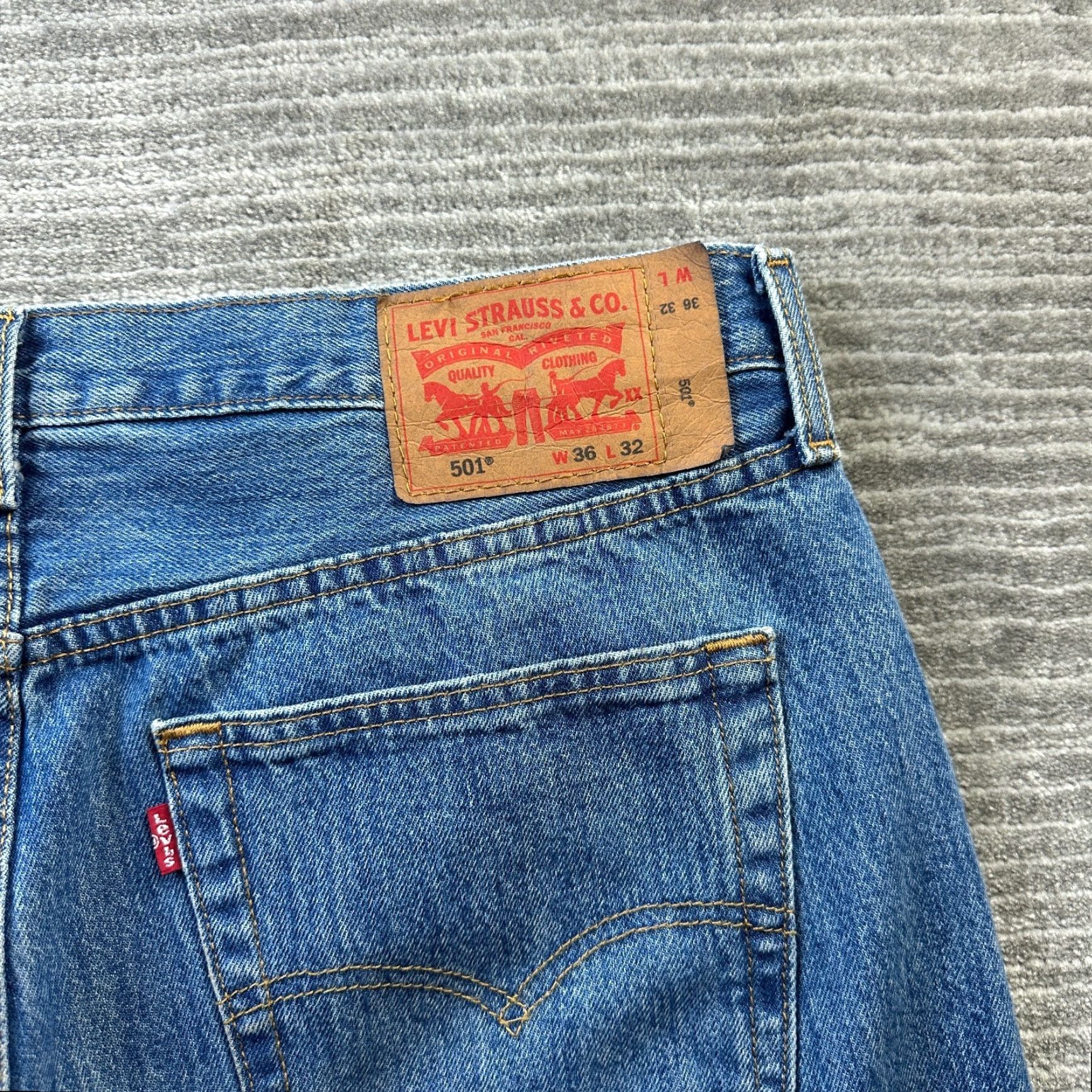 Levi's VINTAGE Levis 501 Jeans Mens 36x32 Blue Denim Pants Button Fly 90s Regular Mens Size US 36 / EU 52 - 4 Thumbnail