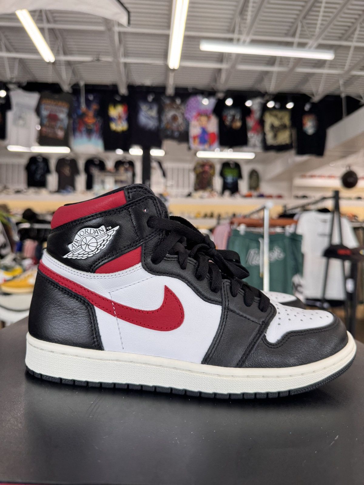 Jordan Brand Air Jordan 1 Retro High Black Gym Red Size 8 (2019) Size US 8 / EU 41 - 6 Thumbnail