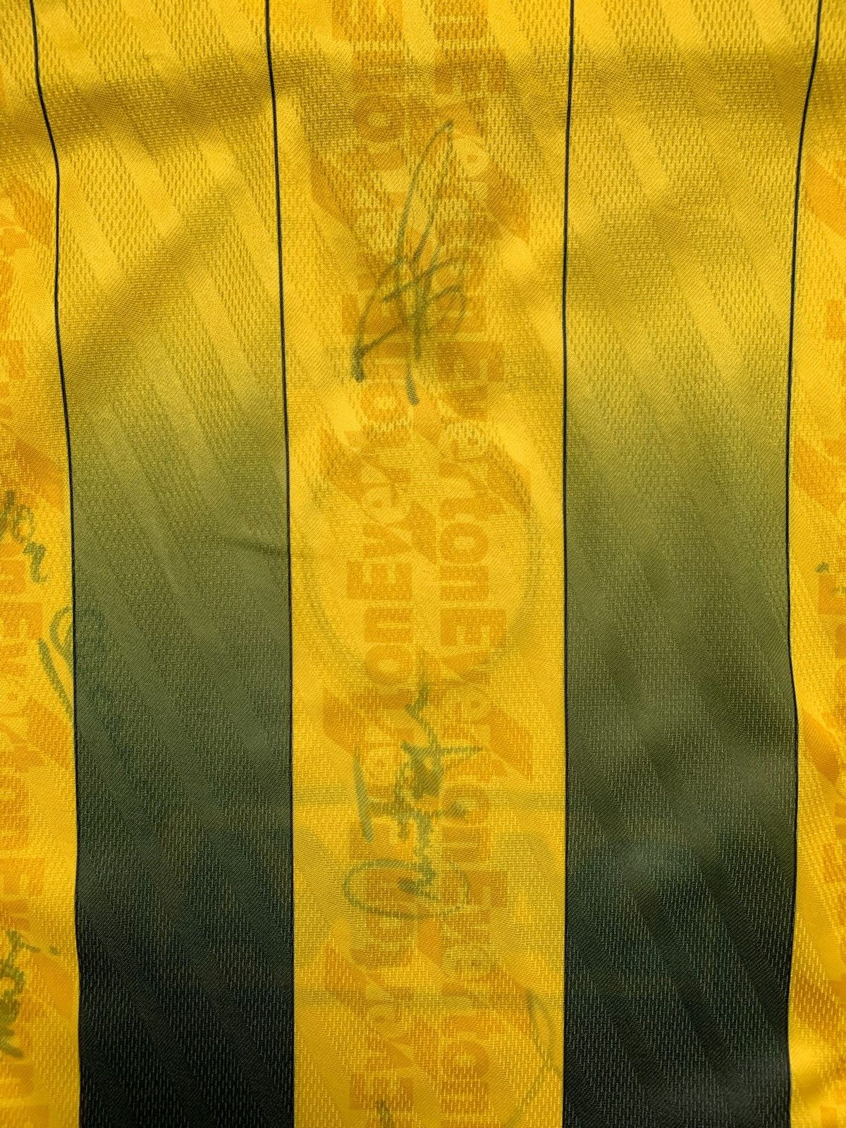 Umbro × Vintage Vintage Everton soccer jersey size M rare yellow away Size US M / EU 48-50 / 2 - 9 Thumbnail