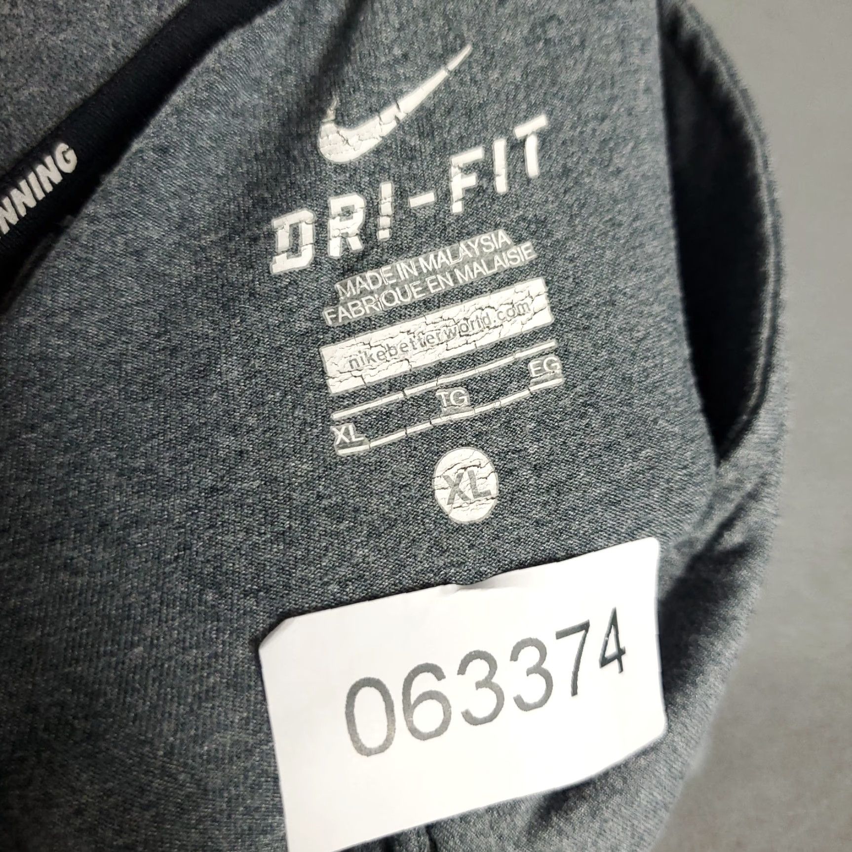 Nike Nike Mens T Shirt XL Gray 1/4 Zip Pullover Long Sleeve Golf Activewear Casual Modern Sports Nike Dri-Fit Mens XL Gray long sleeve pullover 1/4 zip Size US XL / EU 56 / 4 - 8 Thumbnail