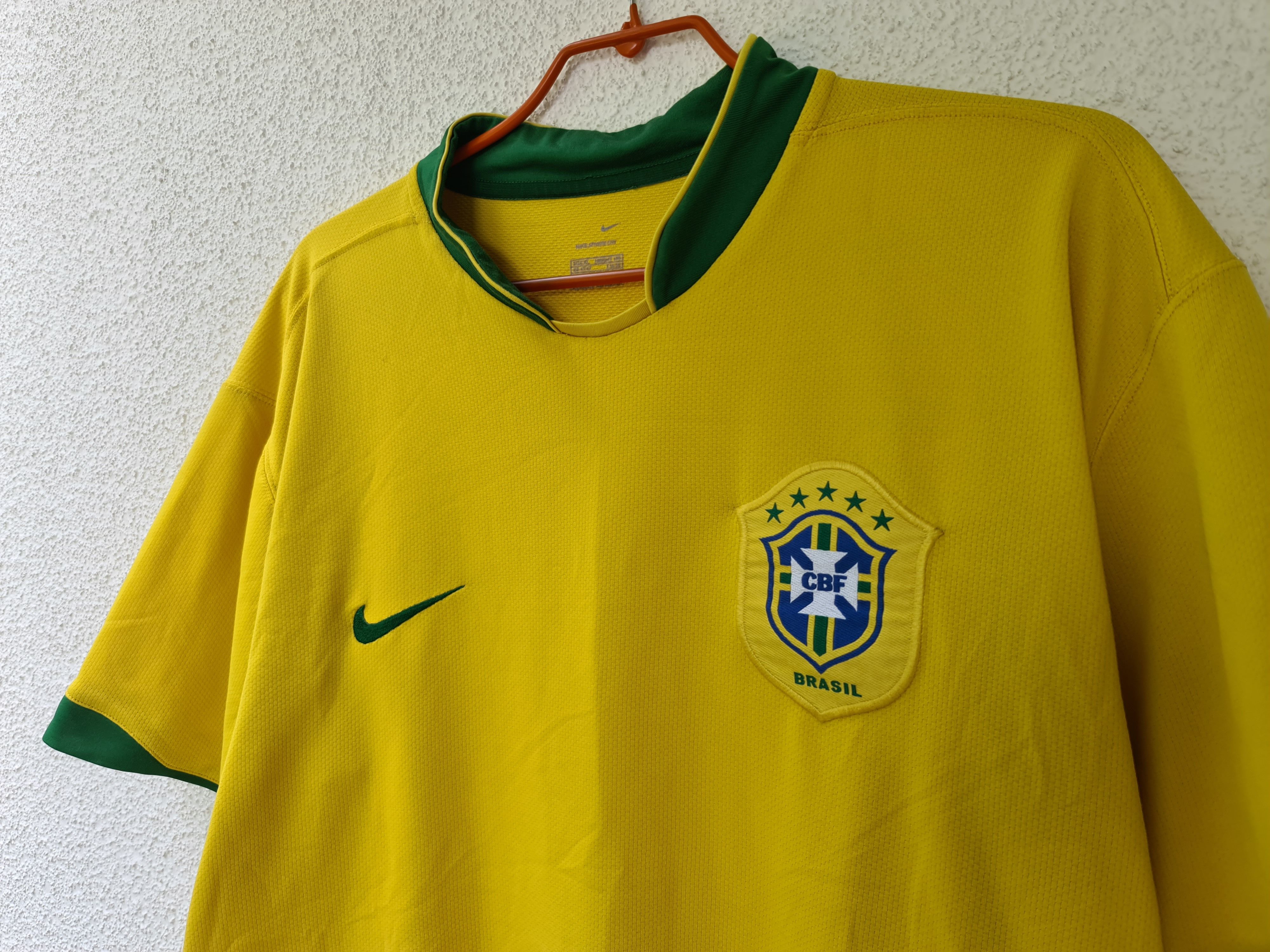 Nike Brazil Home football tshirt 2006 Soccer Nike Soccer Jersey Size US L / EU 52-54 / 3 - 2 Thumbnail
