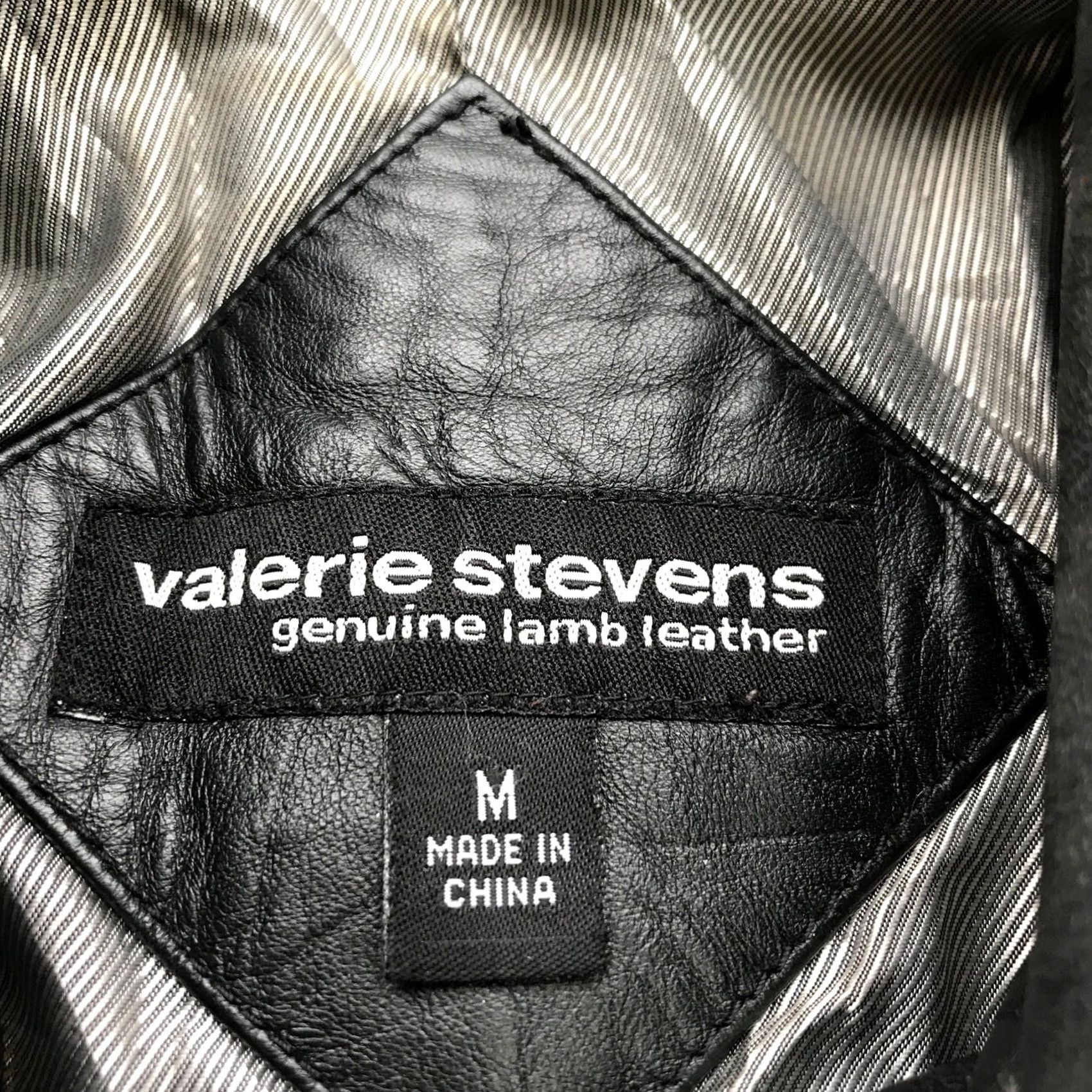 Vintage Valerie Stevens Leather Jacket Women Medium Bomber Black Lined Pockets Zip Short Sleeve Mockup? Size M / US 6-8 / IT 42-44 - 3 Thumbnail