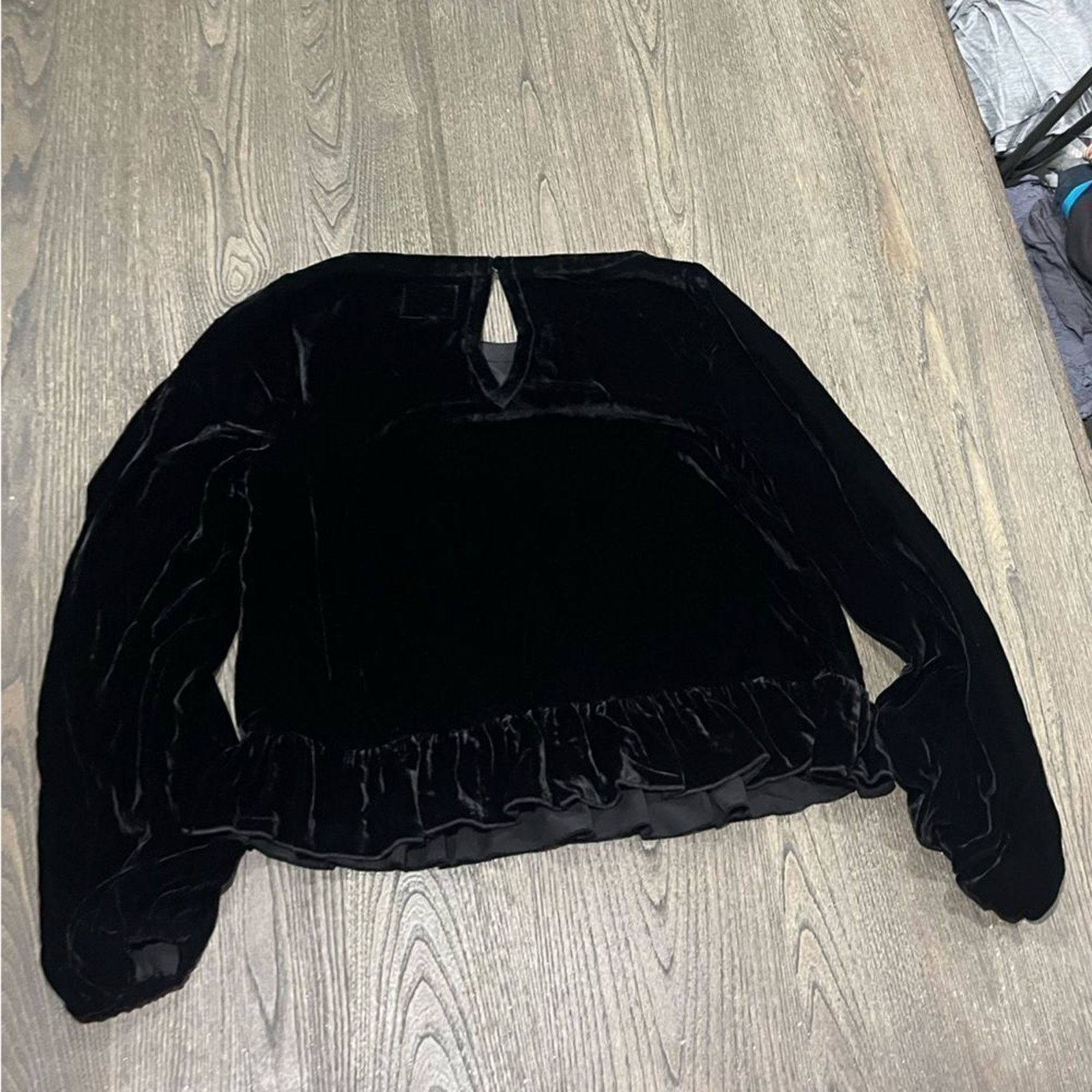 Vintage NWT Chaser Black Velvet Long Sleeve Peplum Hem Blouse Size M Size M / US 6-8 / IT 42-44 - 4 Thumbnail
