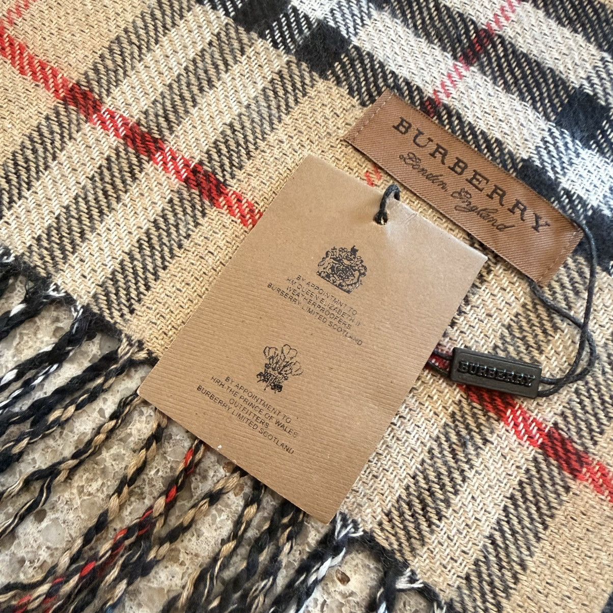 Burberry Authentic Burberry London England scarf Size ONE SIZE - 3 Thumbnail
