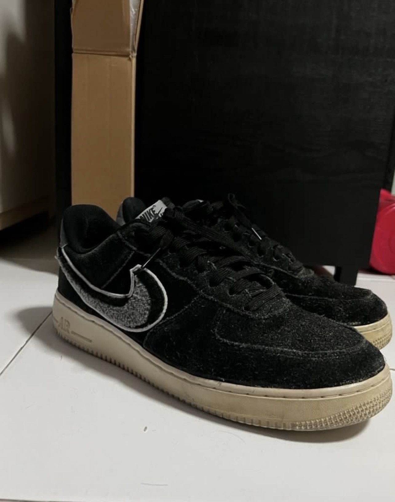 Nike Nike Air Force 1 ‘07 LV8 Chenille Swoosh Size US 9 / EU 42 - 2 Thumbnail
