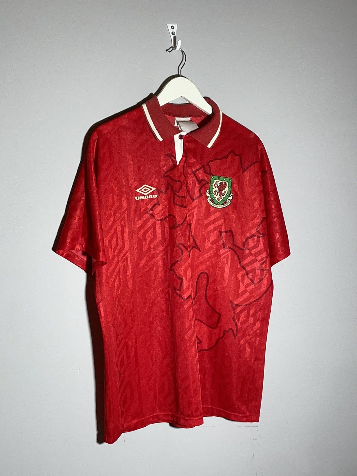 Umbro × Vintage Wales Umbro Vintage 1992 Home Y2k Streetwear Football Shirt Size US XL / EU 56 / 4 - 2 Thumbnail
