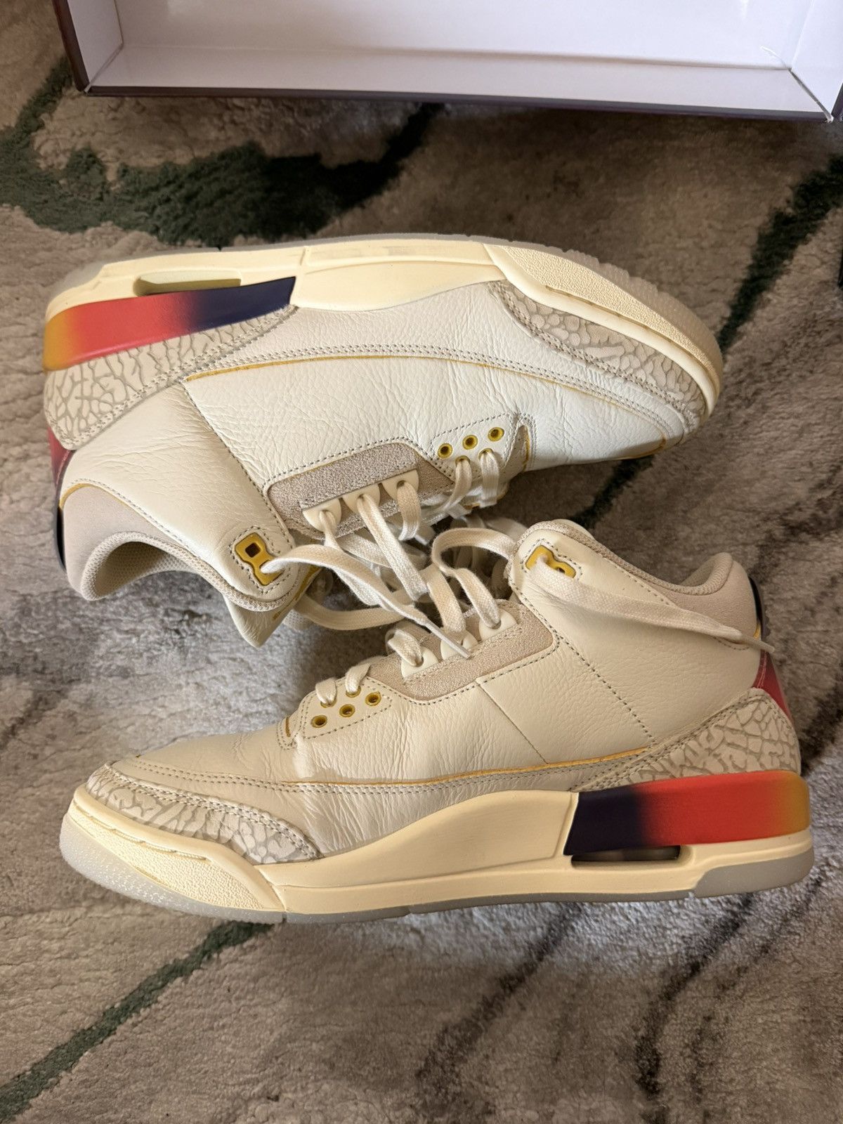 J Balvin × Jordan Brand Air Jordan 3 J Balvin Medellin Sunset Size 8.5 Size US 8.5 / EU 41-42 - 2 Thumbnail