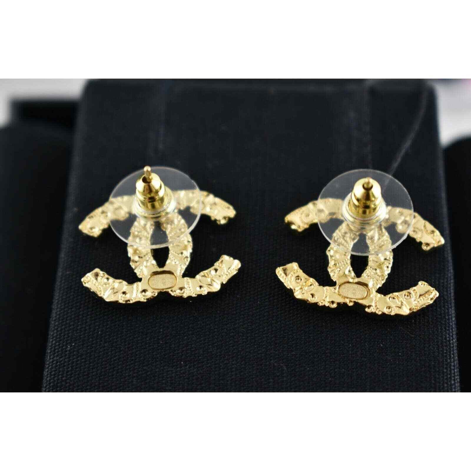 Chanel Chanel Gold Interlocking Hammered Drop Statement Earrings Size ONE SIZE - 11 Thumbnail