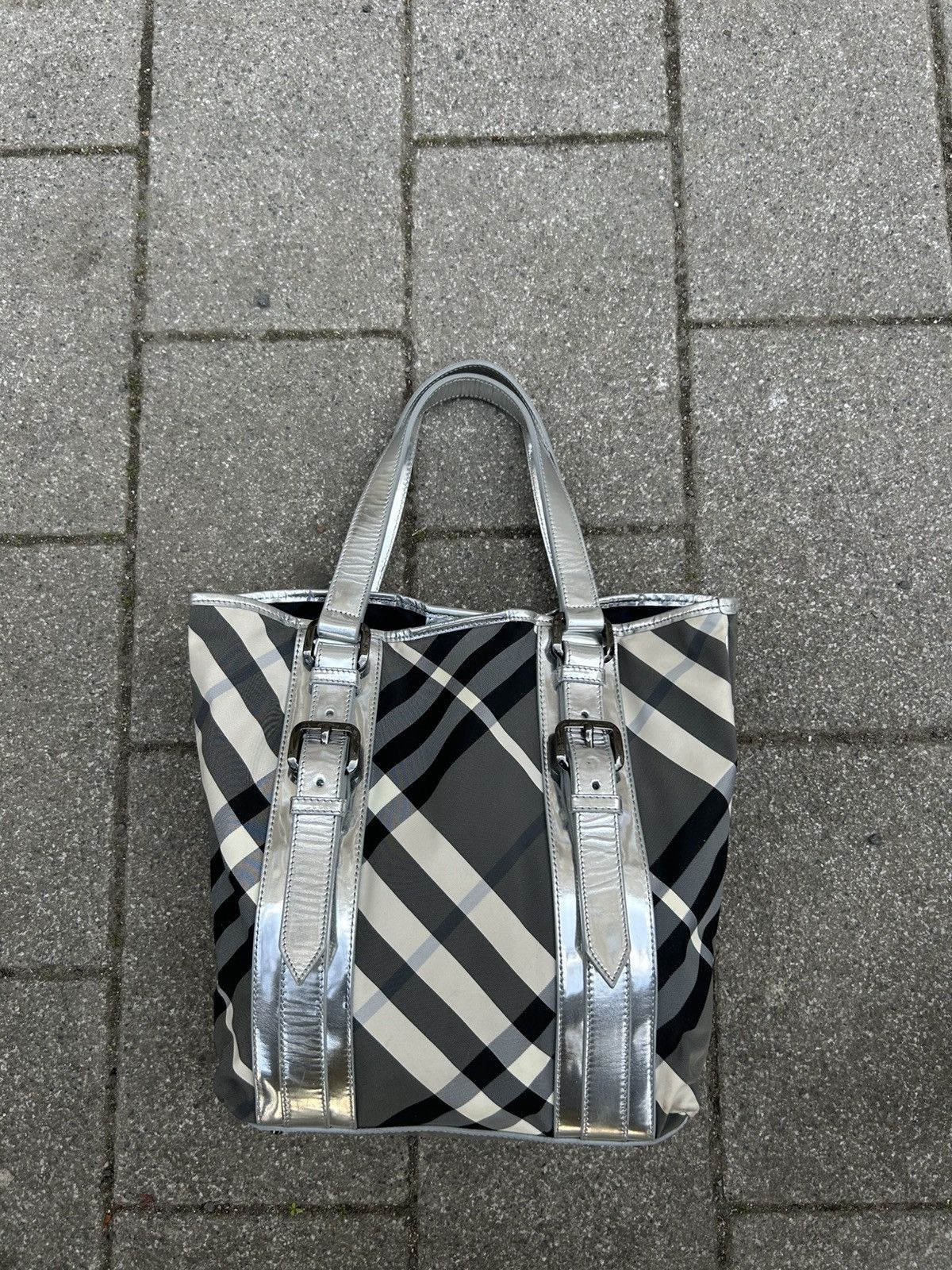 Burberry Burberry Pre-Owned Tote Bag Silver Beat Victoria Shoulder Size ONE SIZE - 1 Thumbnail