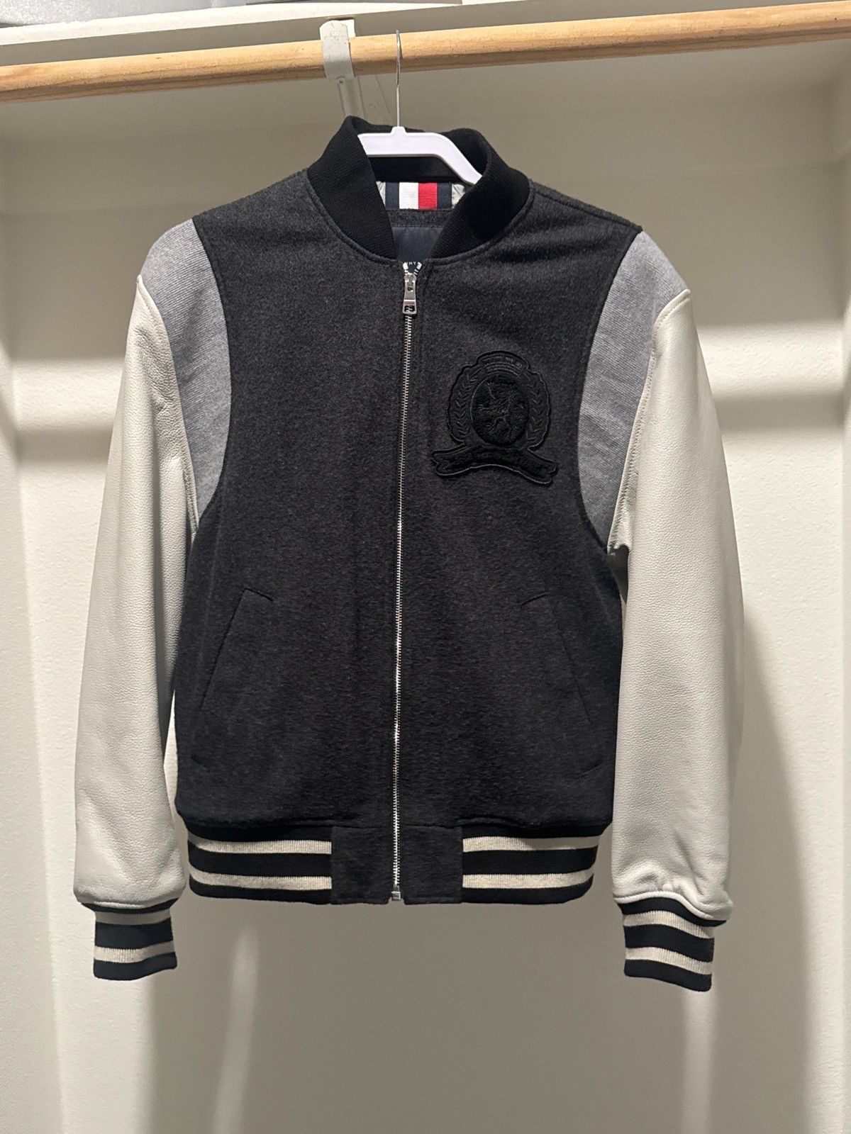 Tommy Hilfiger Tommy Hilfiger Wool Leather Varsity Jacket Letterman Bomber Size US M / EU 48-50 / 2 - 1 Thumbnail