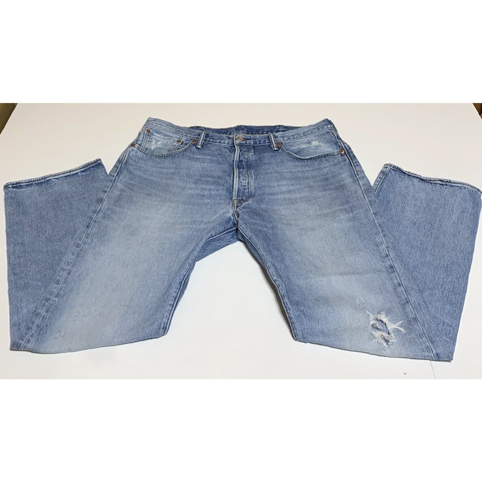 Levi's Levi's 501 Jeans Straight Fit 38x32 Regular Button Fly Distressed Worn Out Blue Denim Men Size US 38 / EU 54 - 2 Thumbnail