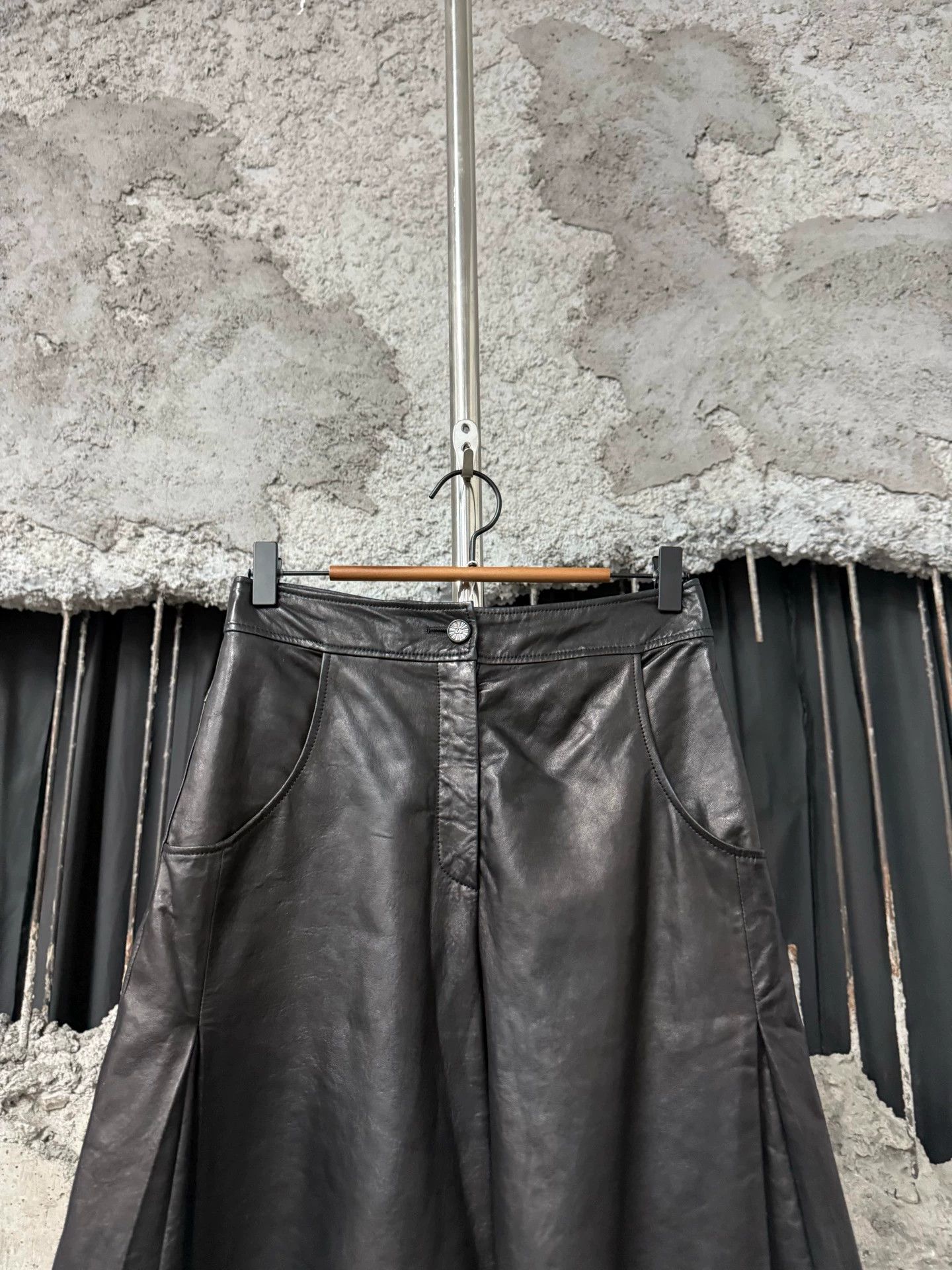 Chanel Chanel leather skort 38 women's new Size 27" / US 4 / IT 40 - 3 Thumbnail