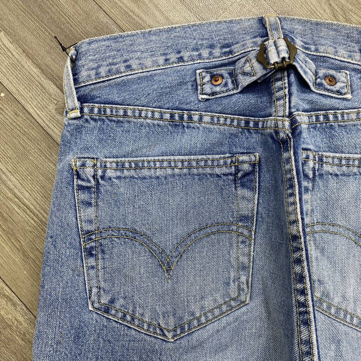 Levi's Vintage Clothing 🇯🇵 1990s Vintage Levis 702xx Selvedge Buckle Back Faded Jeans Size US 30 / EU 46 - 16 Thumbnail