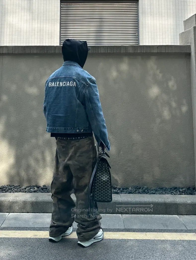 Balenciaga Balenciaga Blue front and back embroidered logo denim jack Size US L / EU 52-54 / 3 - 8 Thumbnail