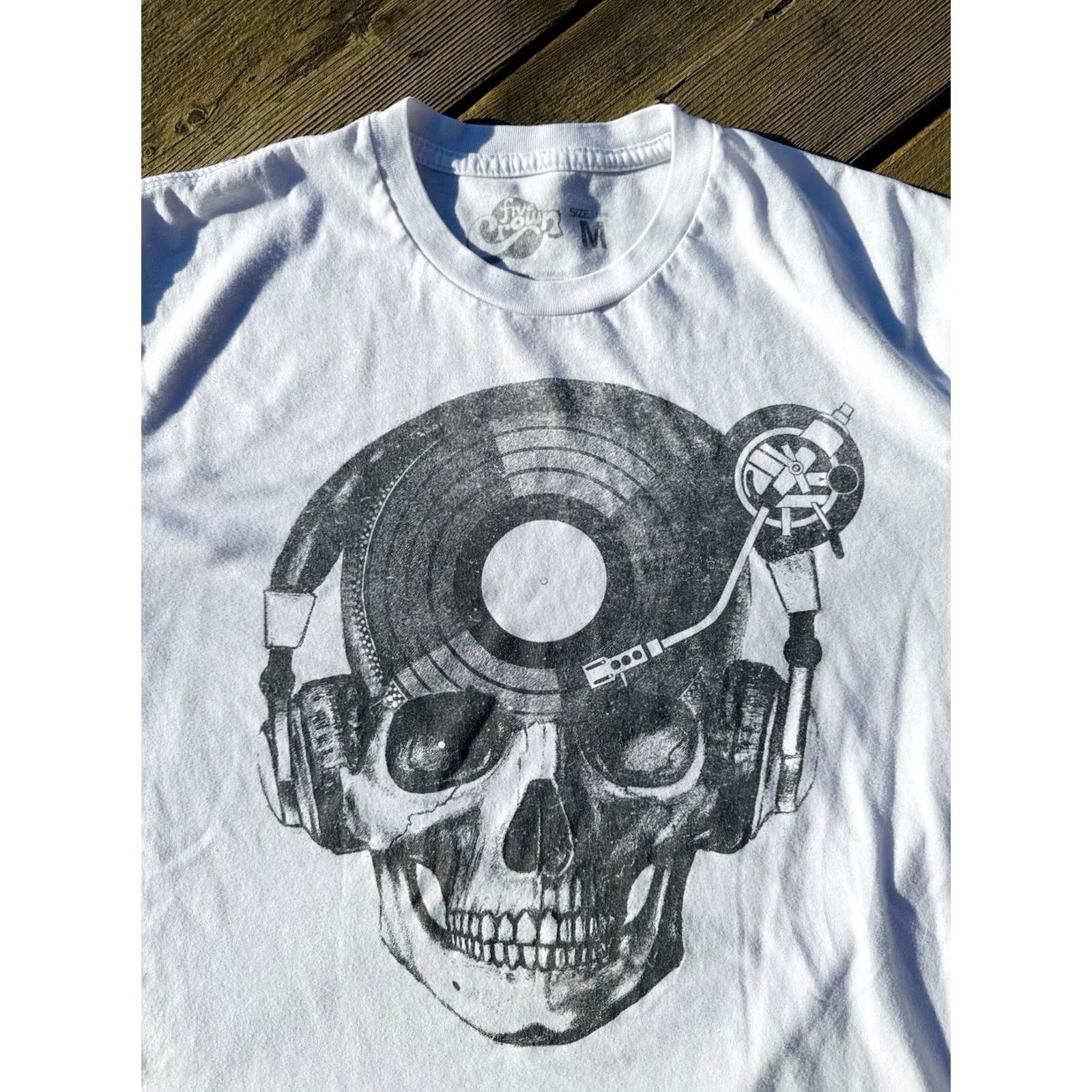 Vintage Five Crown Skull Headphones T Shirt DJ Turntable Graphic Tee White Mens M Size US M / EU 48-50 / 2 - 4 Thumbnail