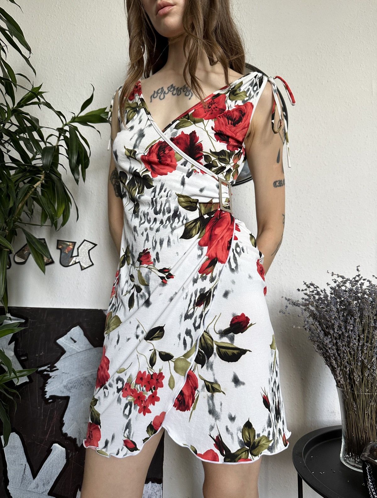 Beauty Beast Stunning vintage floral buckle wrapped asymmetrical dress Size XS / US 0-2 / IT 36-38 - 6 Thumbnail