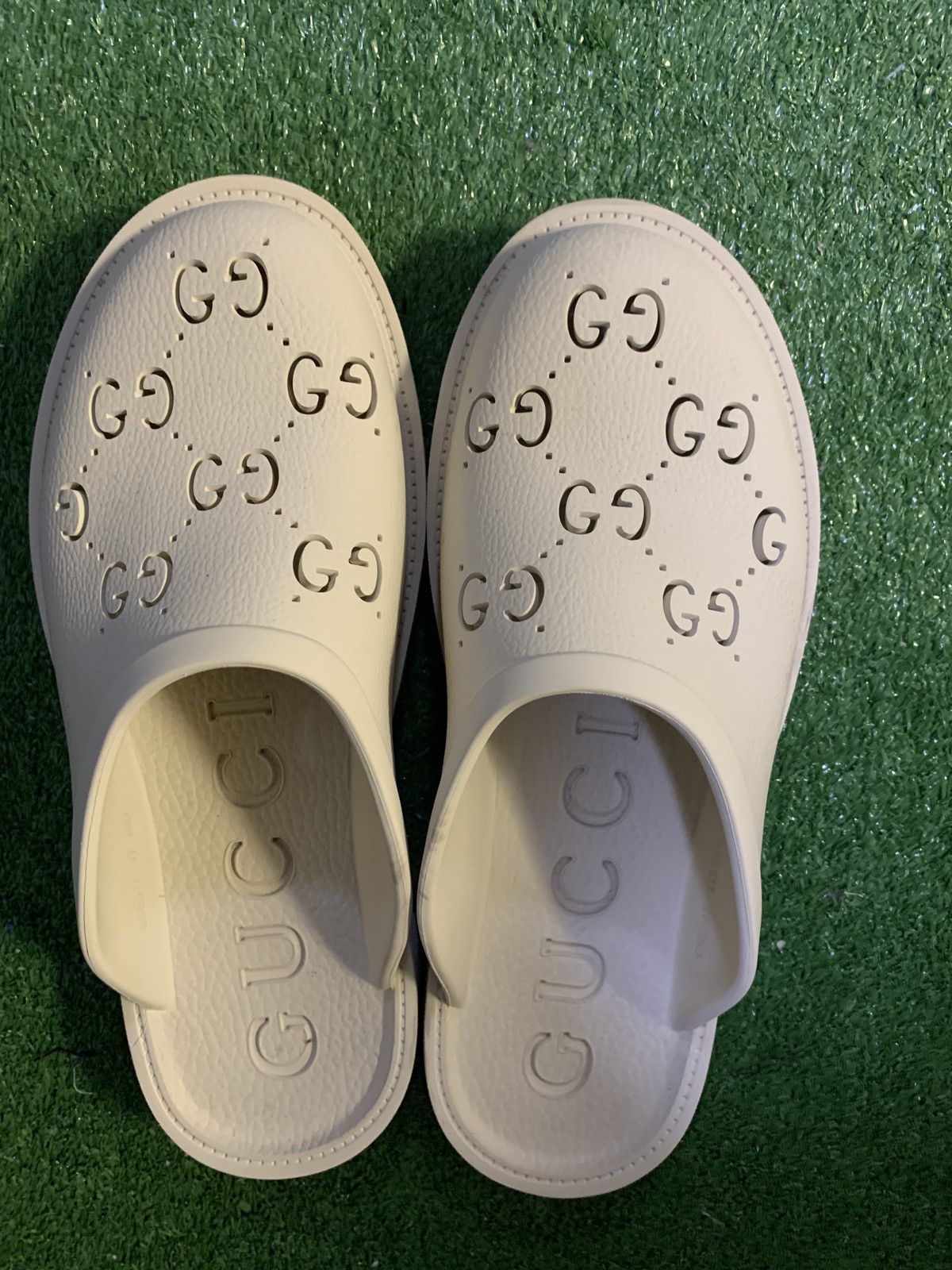 Gucci White GG Gucci rubber slides Size US 11 / EU 44 - 1 Thumbnail