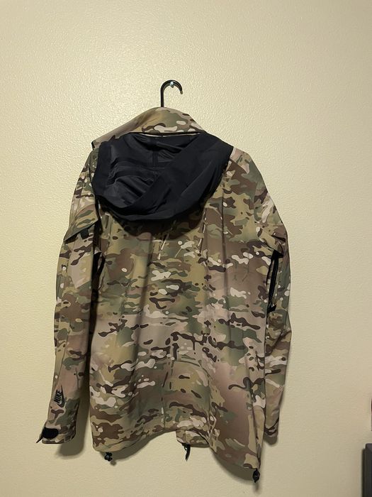 Nikelab hotsell camo jacket