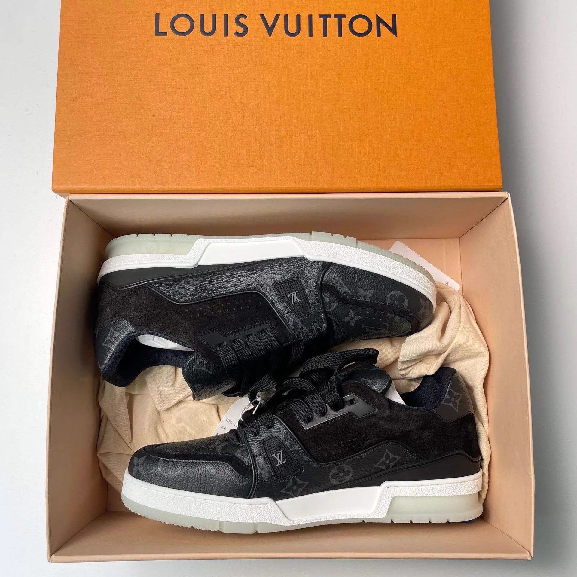 Louis Vuitton Louis Vuitton Black Monogram 23 Sneaker Size 9 Size US 9 / EU 42 - 1 Thumbnail