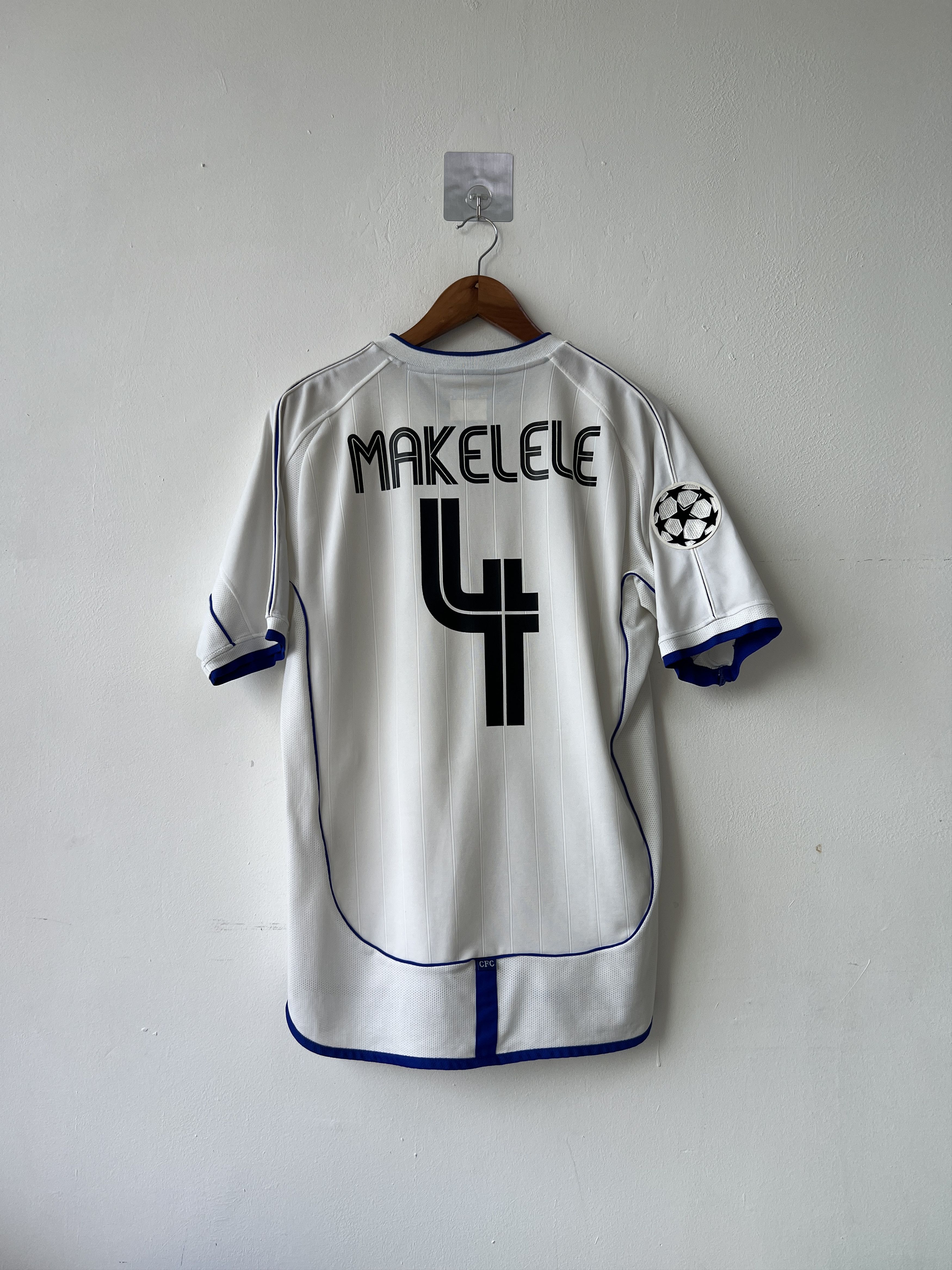 Umbro (M fits L) Chelsea 2001-03 Away Kit Makelele #4 Size US M / EU 48-50 / 2 - 1 Thumbnail