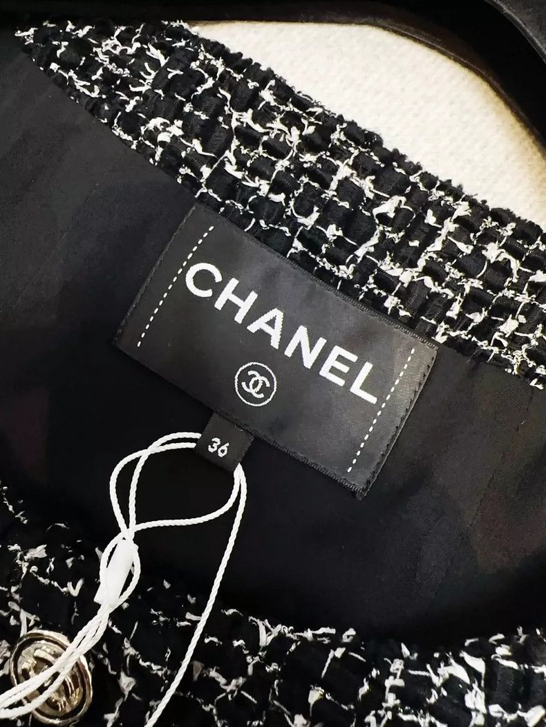 Chanel Chanel 24b black and white mixed color tweed long-sleeved Size XS / US 0-2 / IT 36-38 - 2 Thumbnail