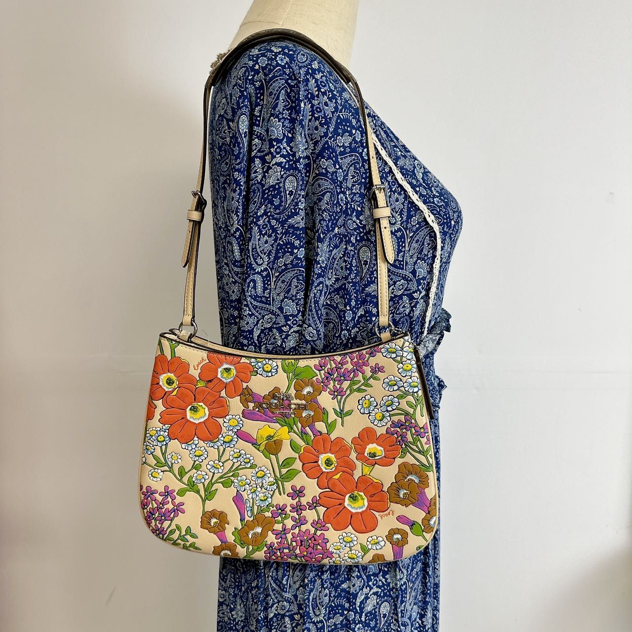 image of Coach Cr162 Penelope Shoulder Bag With Floral Print In in Beige, Women's