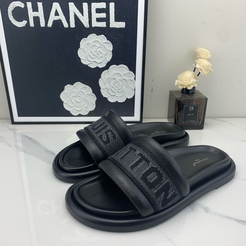 Louis Vuitton Louis Vuitton Black Slide Sandals for Women 0079 Size US 6 / IT 36 - 1 Thumbnail
