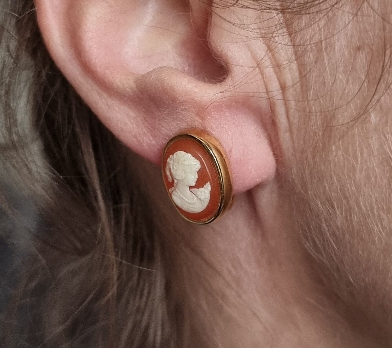 Other Vintage CROWN TRIFARI 1960s Gold Toned Orange and Ivory Came Size ONE SIZE - 2 Thumbnail