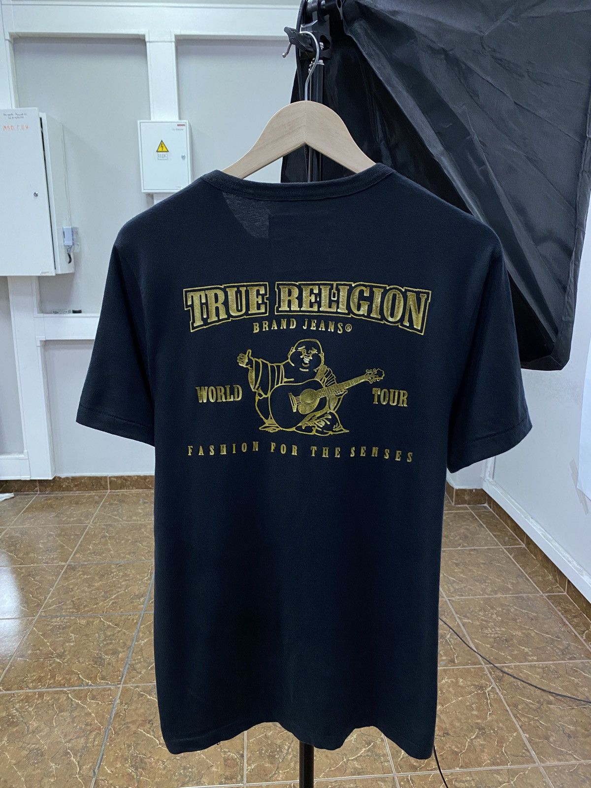True Religion 🇯🇵 Vintage Y2K True Religion World Tour Big Logo T-Shirt Rare Size US S / EU 44-46 / 1 - 1 Thumbnail