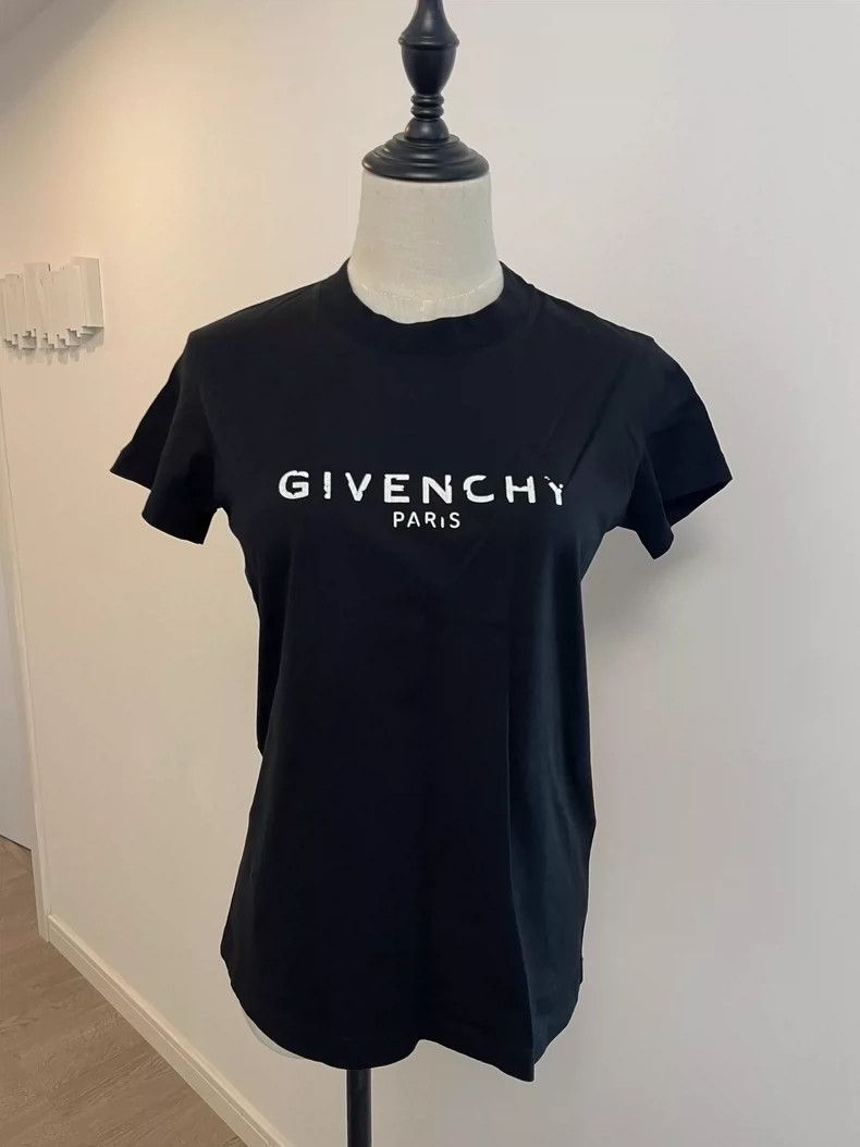 Givenchy Givenchy Destroyed Letter Logo Printed Round Neck T-Shirt Size US S / EU 44-46 / 1 - 1 Thumbnail