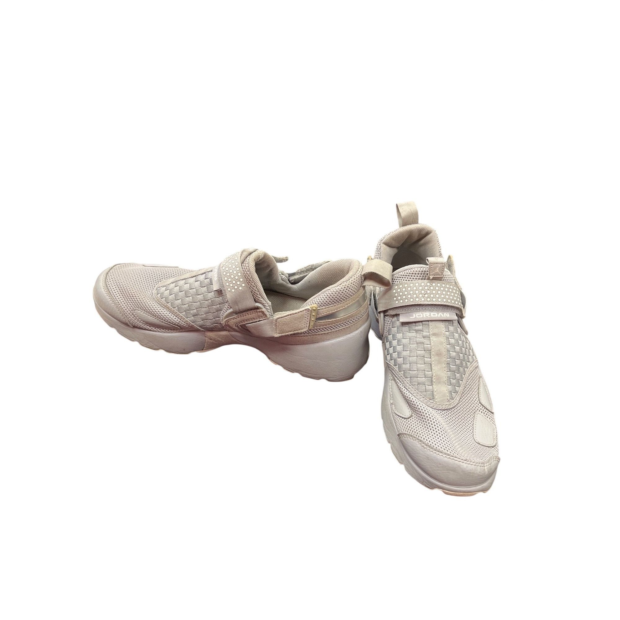 Nike Nike Jordan Trunner LX Wolf mens gray sneakers sz 9 SKU 9929 Size US 9 / EU 42 - 2 Thumbnail