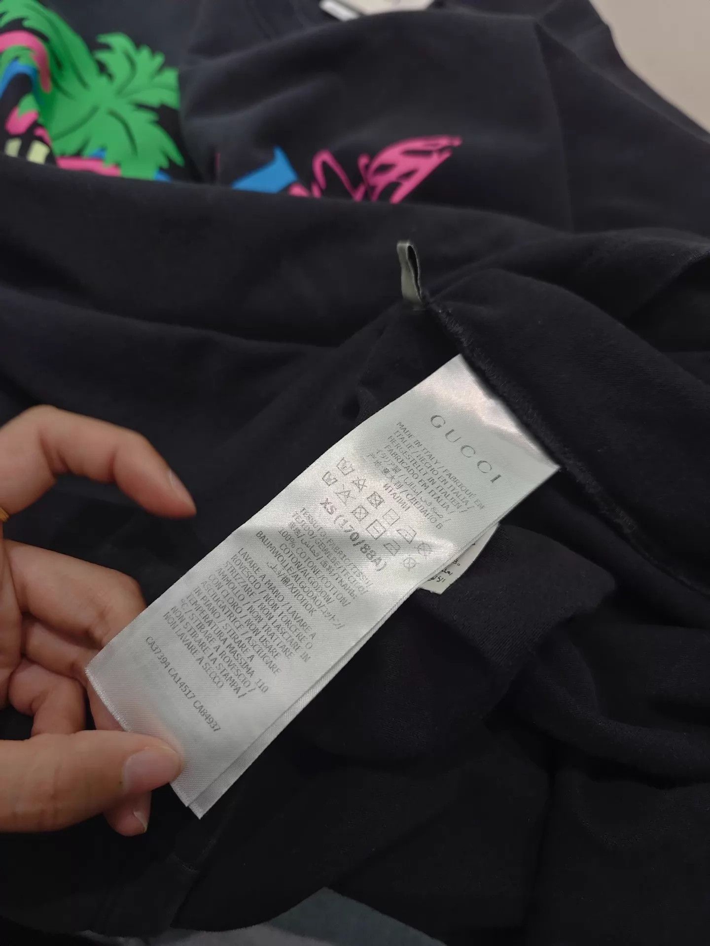 Gucci 9/10 Gucci oversized XS T-shirt minor print cracking Size XS / US 0-2 / IT 36-38 - 5 Thumbnail