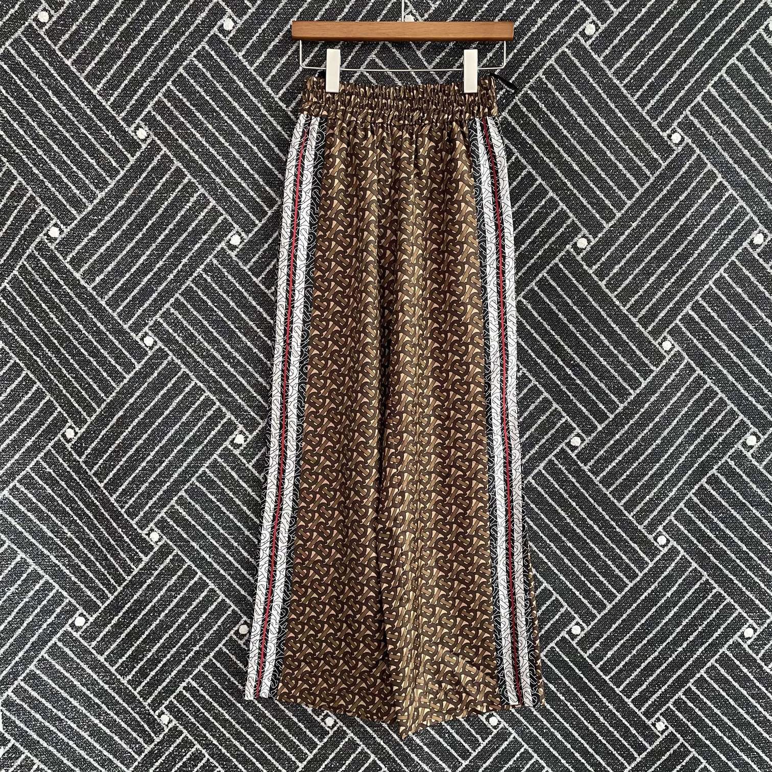 Burberry 99 New Burberry women's brown silk wideleg S monogram Size 26" / US 2 / IT 38 - 1 Thumbnail