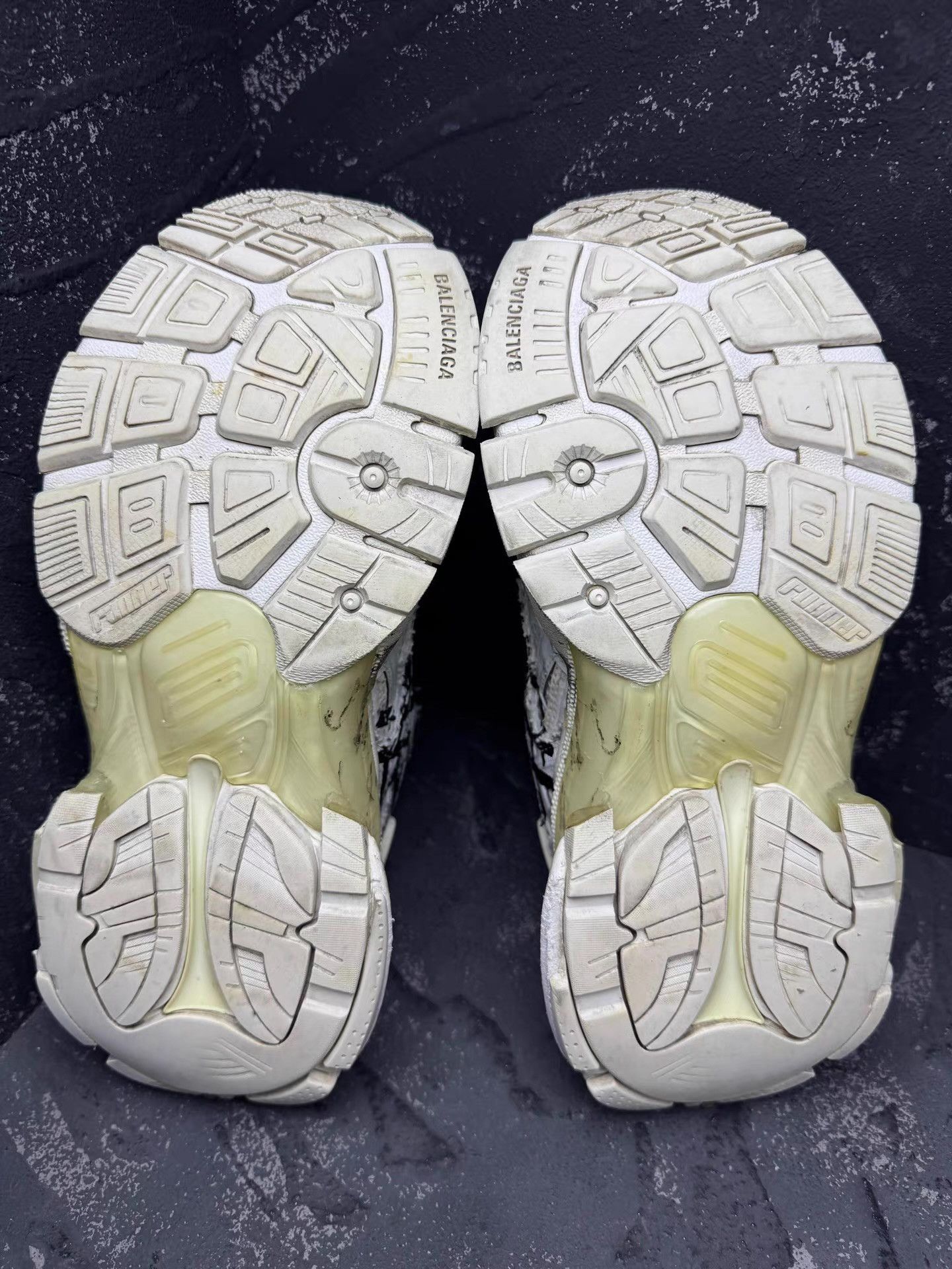 Balenciaga Balenciaga Runner Black & White Graffiti Distressed Q10 Size US 5 / EU 37 - 4 Thumbnail