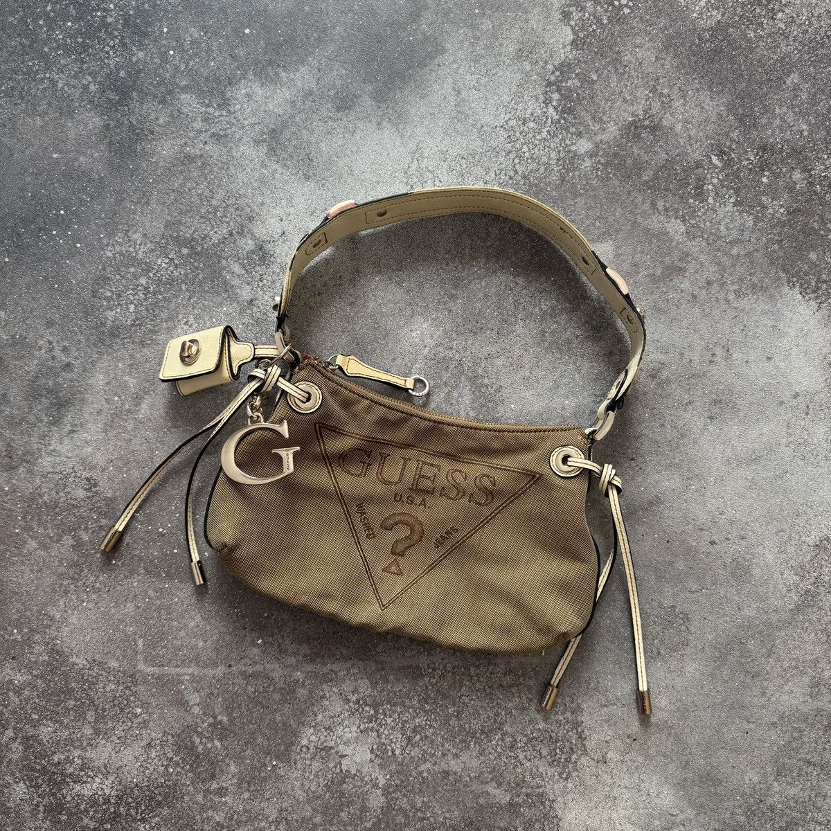 Guess Guess Early 2000’s Vintage Y2K Shoulder Bag Size ONE SIZE - 5 Thumbnail