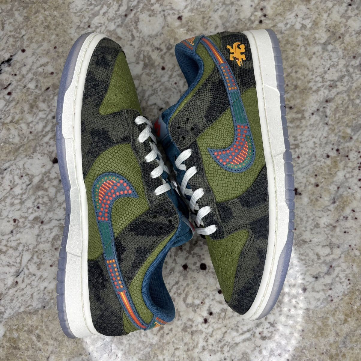 Nike Size 10-Nike Dunk Low Siempre Familia Gently Worn With Box Size US 10 / EU 43 - 13 Thumbnail