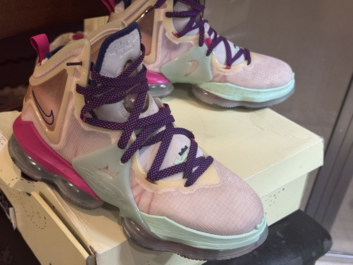 Nike Nike LeBron XIX Vanentines limited edition Size US 12 / EU 45 - 14 Thumbnail