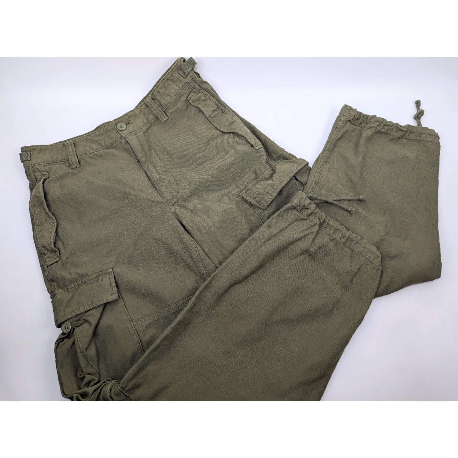 Aritzia Aritzia TNA Supply Cargo Pants Women's Size 4 Army Green Cargo Pants Tapered Regular Waist Buckle Zipper Size 27" / US 4 / IT 40 - 2 Thumbnail