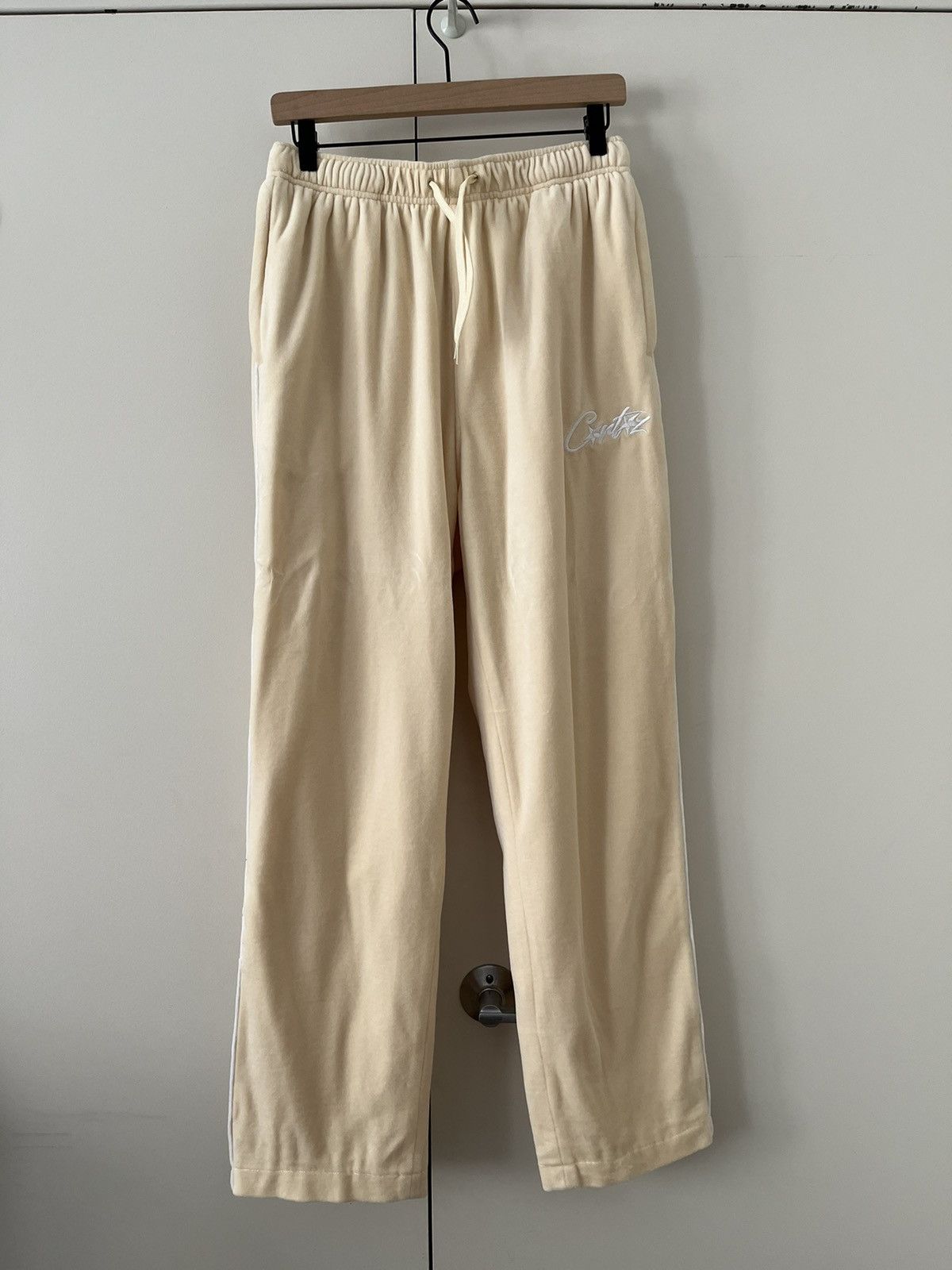 Corteiz Crtz Allstarz VVS Velour Bottoms medium size vanilla cream | Grailed