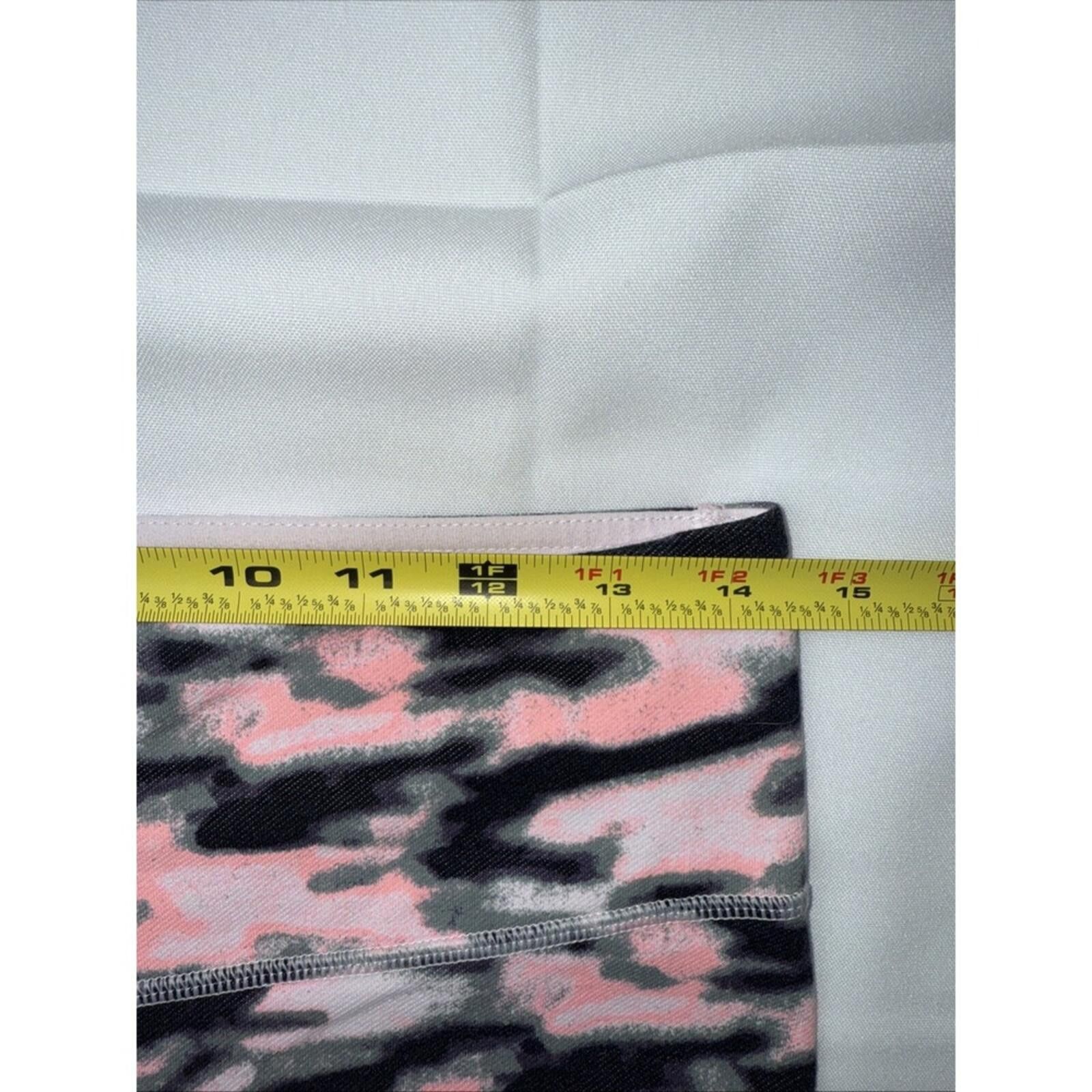 Lululemon Lululemon Pink Black Gray Camo Leggings Size 30" / US 8 / IT 44 - 6 Thumbnail