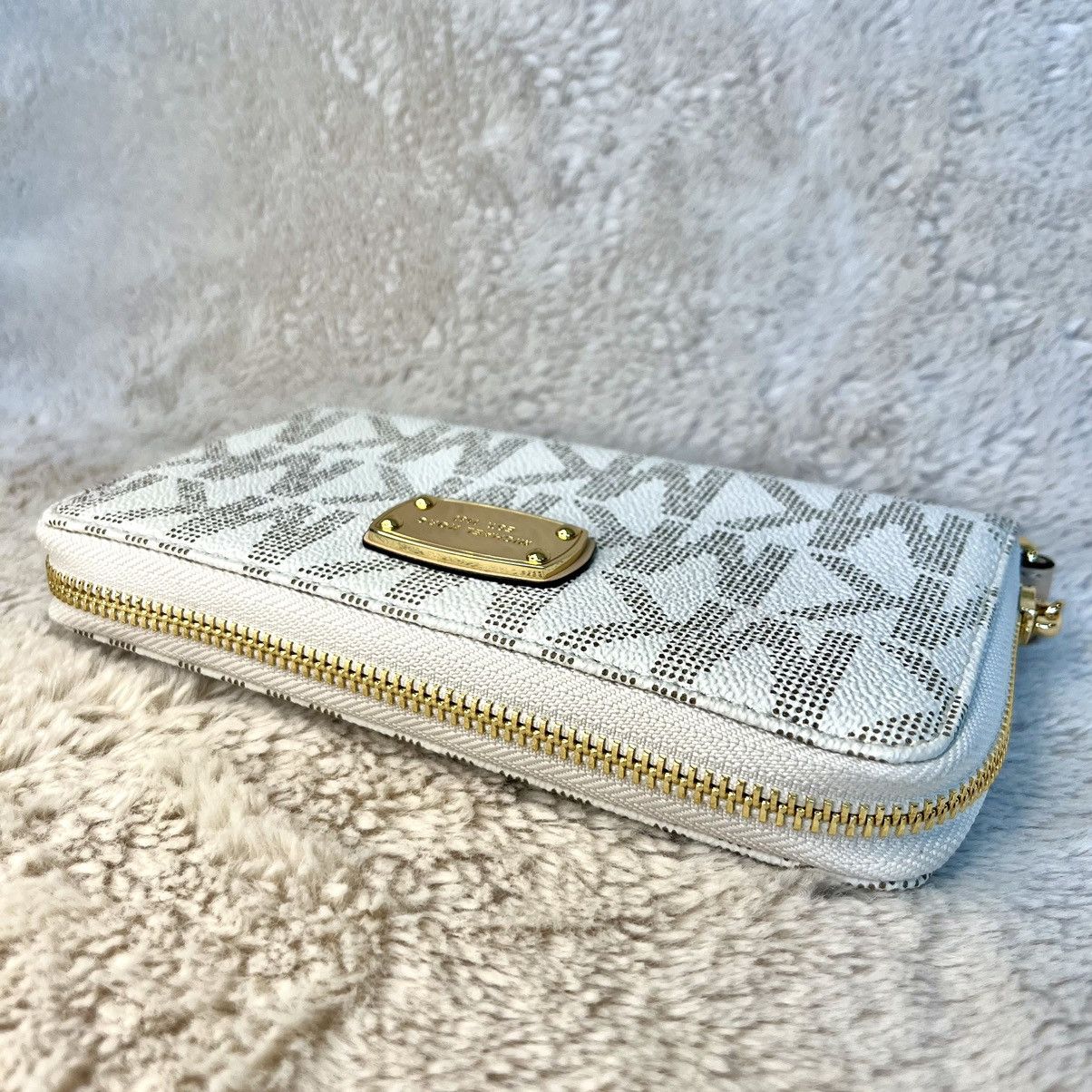 Michael Kors NWT Michael Kors Jet Set Large Wristlet Wallet Phone Case Size ONE SIZE - 7 Thumbnail