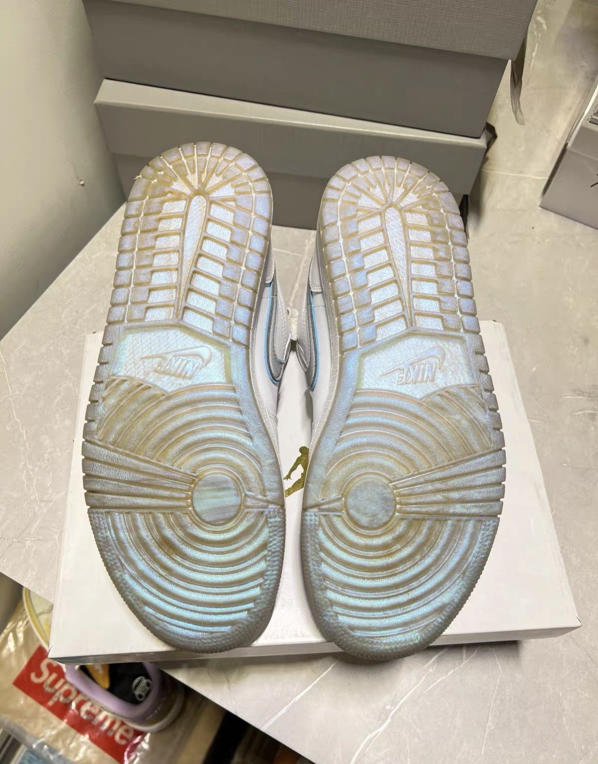 Jordan Brand Air Jordan 1 Silver White with Reflective Swoosh J42 Size US 9.5 / IT 39.5 - 6 Thumbnail