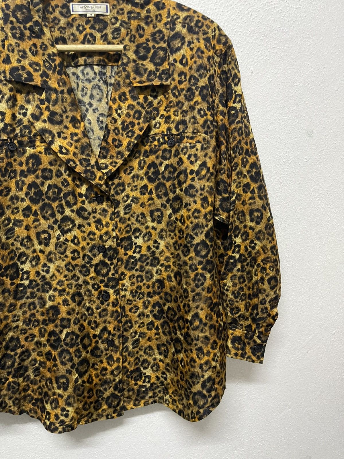 Yves Saint Laurent 1990s YVES SAINT LAURENT LEOPARD OPEN COLLAR FEMININE BLOUSE Size M / US 6-8 / IT 42-44 - 4 Thumbnail