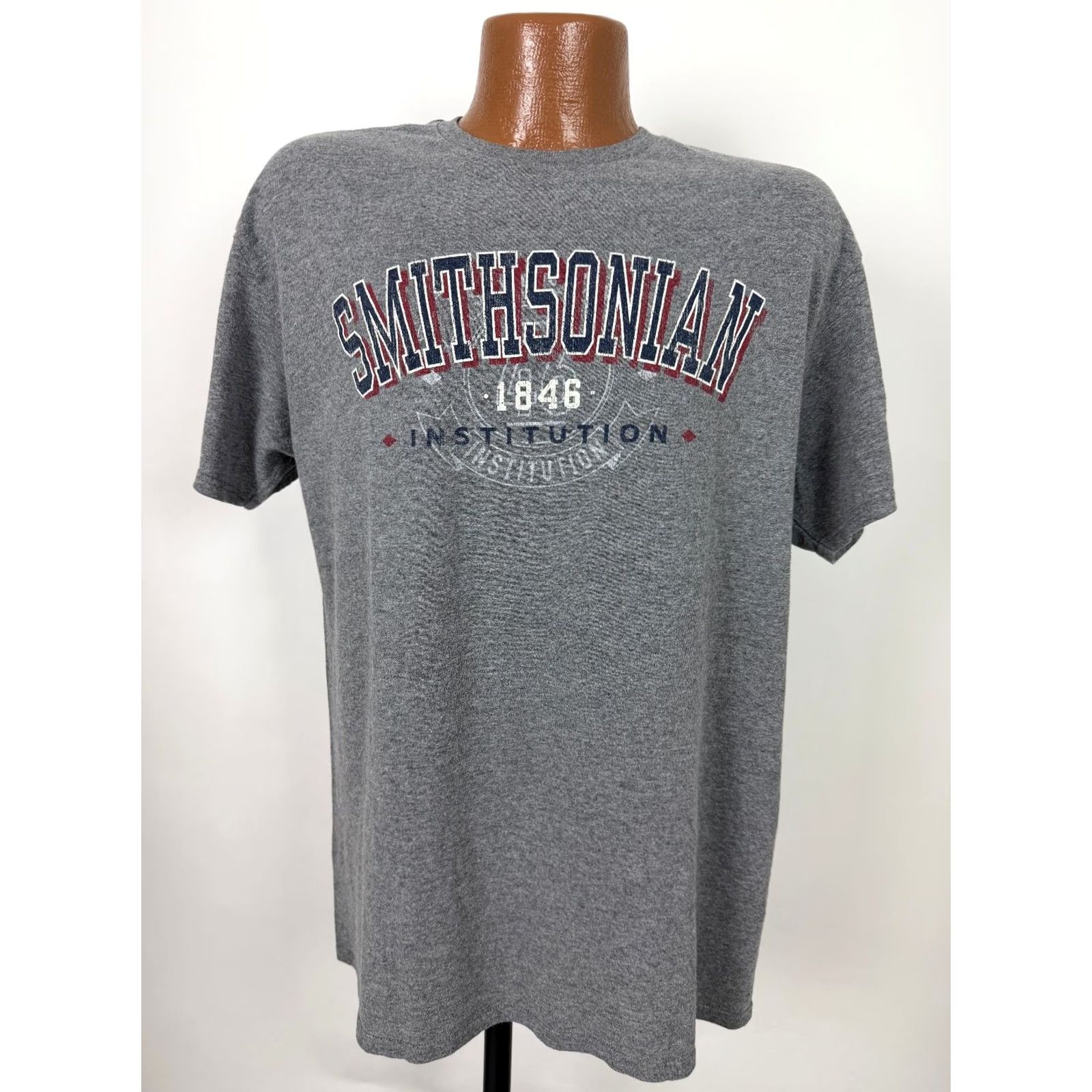 Etro Smithsonian Shirt Adult Large Gray Logo 1846 Retro T-Shirt Men’s Regular Fit Knit Cotton Polyester Short Sleeve Crew Neck 2000s Museum Washington DC Size US L / EU 52-54 / 3 - 3 Thumbnail