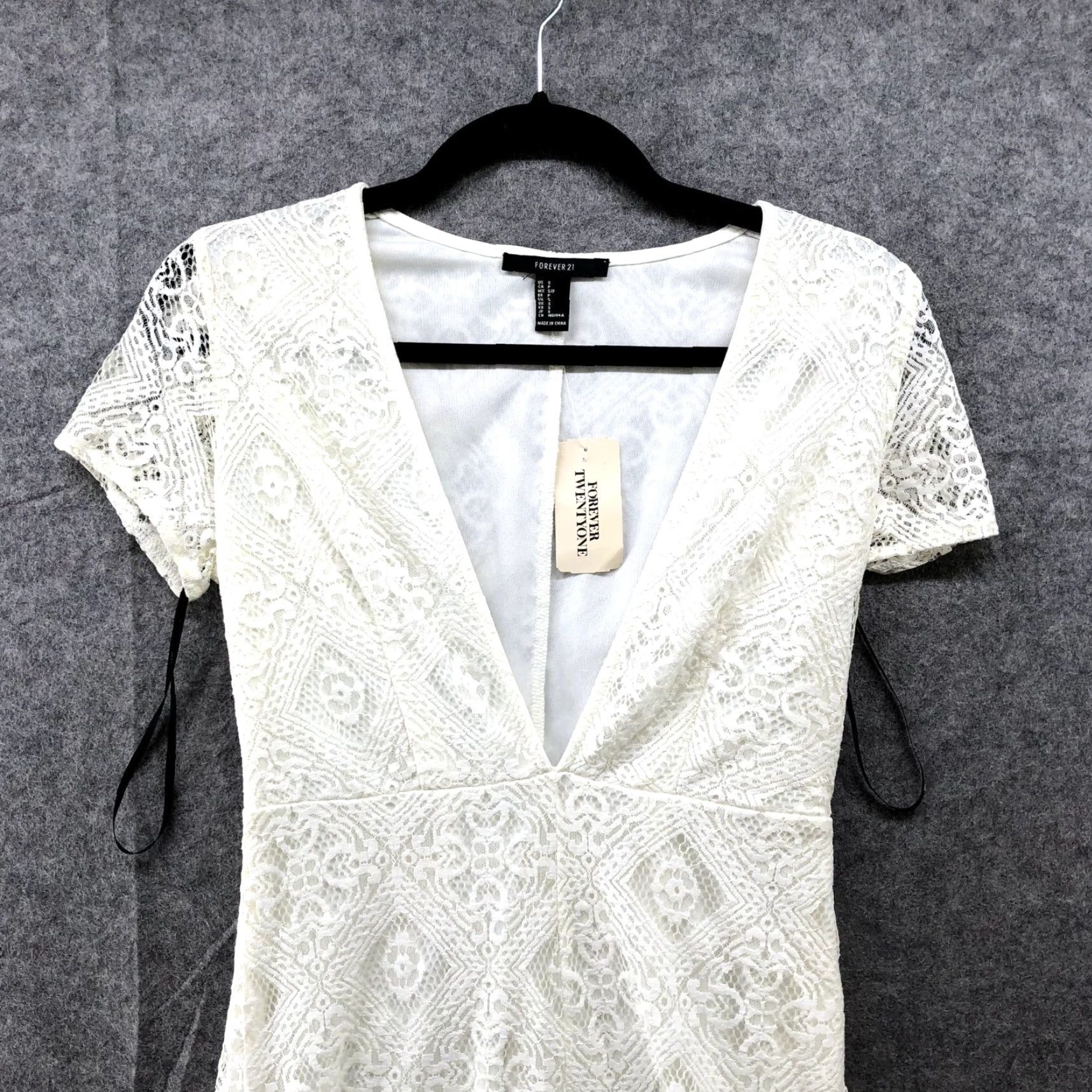 Forever 21 FOREVER 21 White Lace Dress S V-Neck Short Sleeve Floral Victorian Cocktail Party Wedding Dress Women’s Small NWT Size 28" / US 6 / IT 42 - 3 Thumbnail