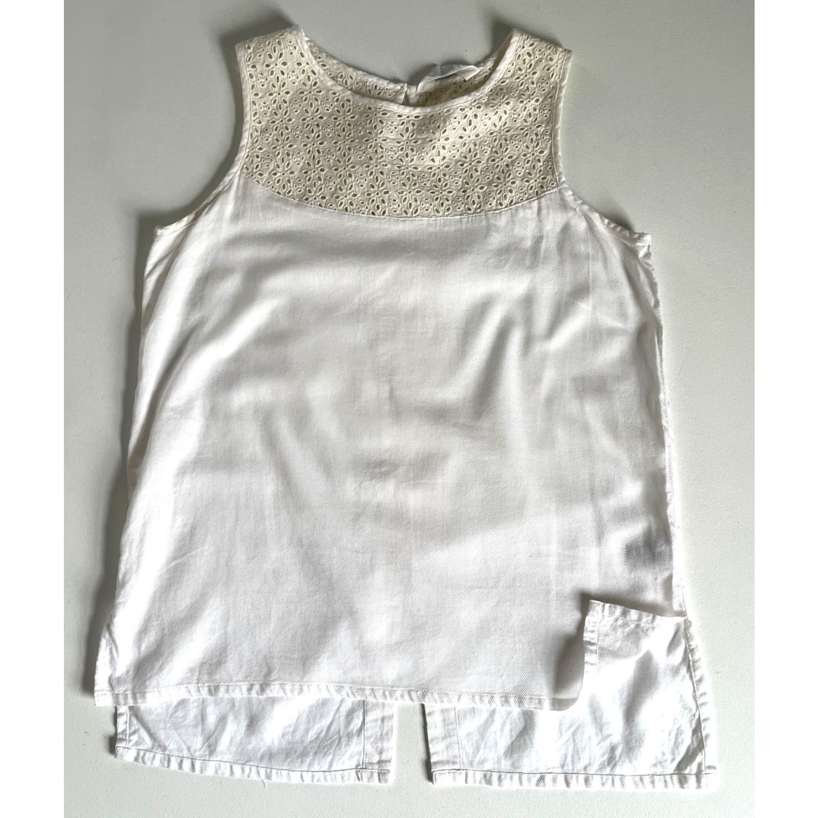 Mountain Khakis Mountain Khakis Women's Tank Shirt Sleeveless Eyelet Lace Yoke Relaxed Sz S White Beach City Classic Outdoor Lightweight Pattern Casual Shirt Womens Size S / US 4 / IT 40 - 4 Thumbnail