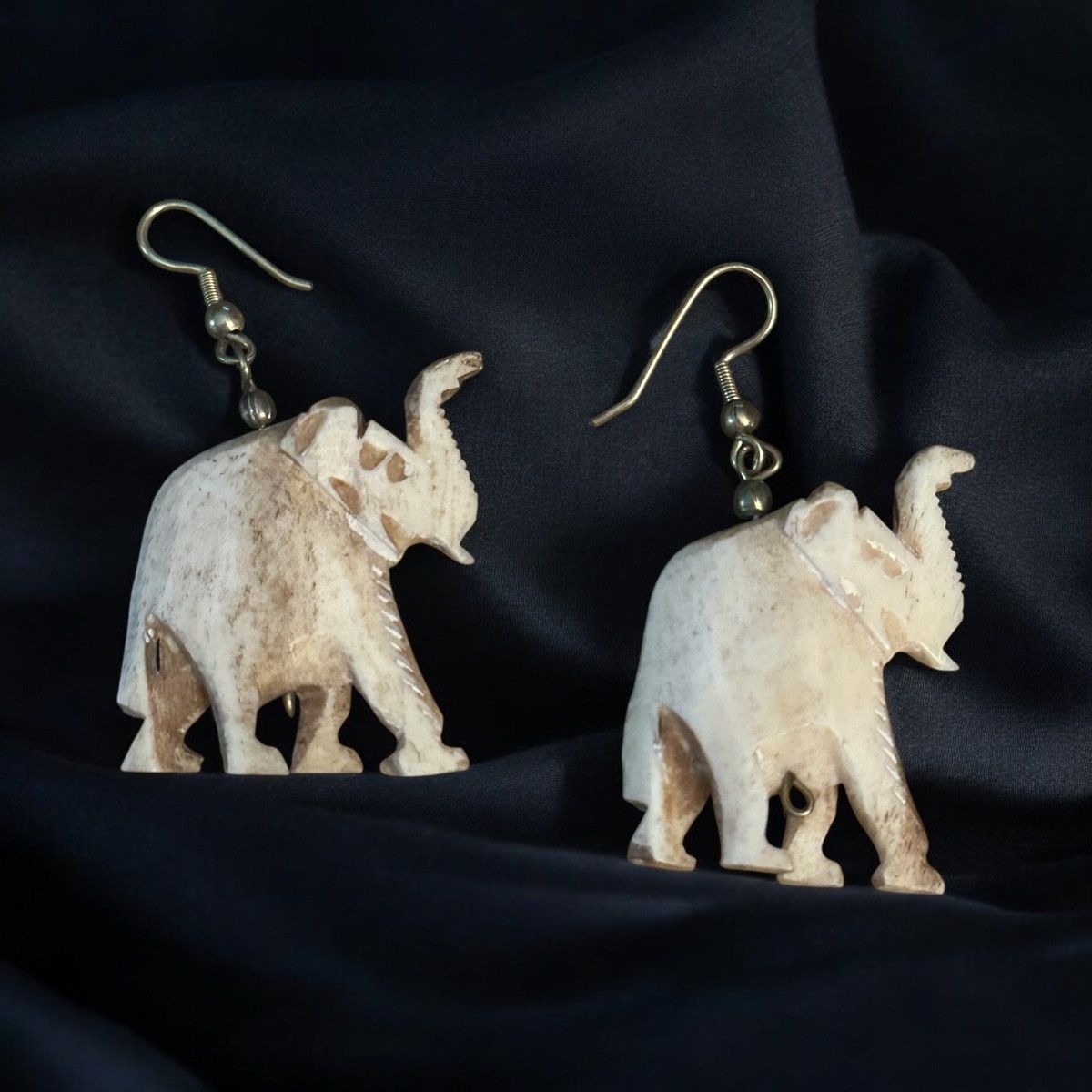Vintage Vintage carved bone elephant dangle earrings Size ONE SIZE - 1 Thumbnail