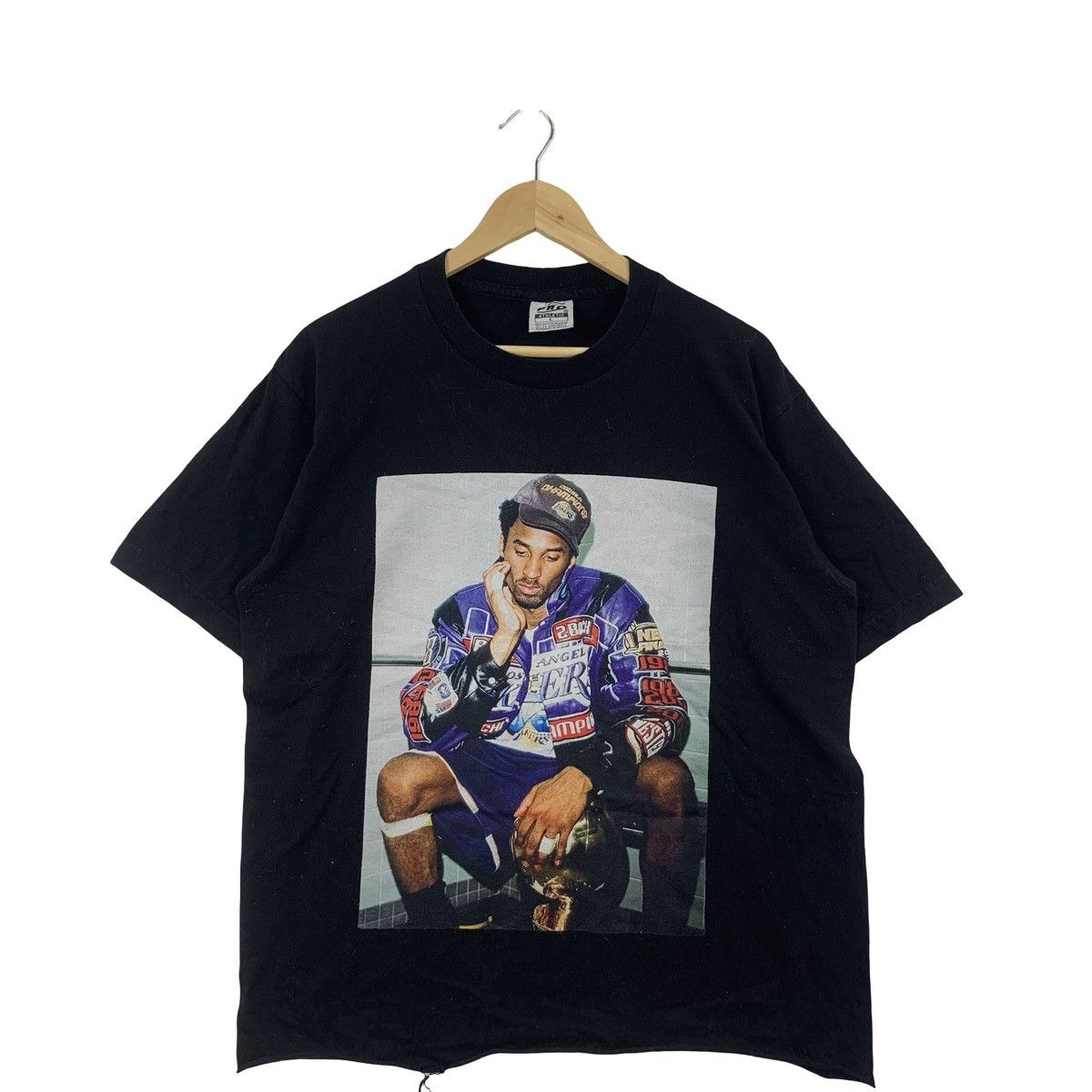 Vintage Vintage KOBE BRYANT 2001 Champion Nostalgic Graphic Tee Size US L / EU 52-54 / 3 - 5 Thumbnail