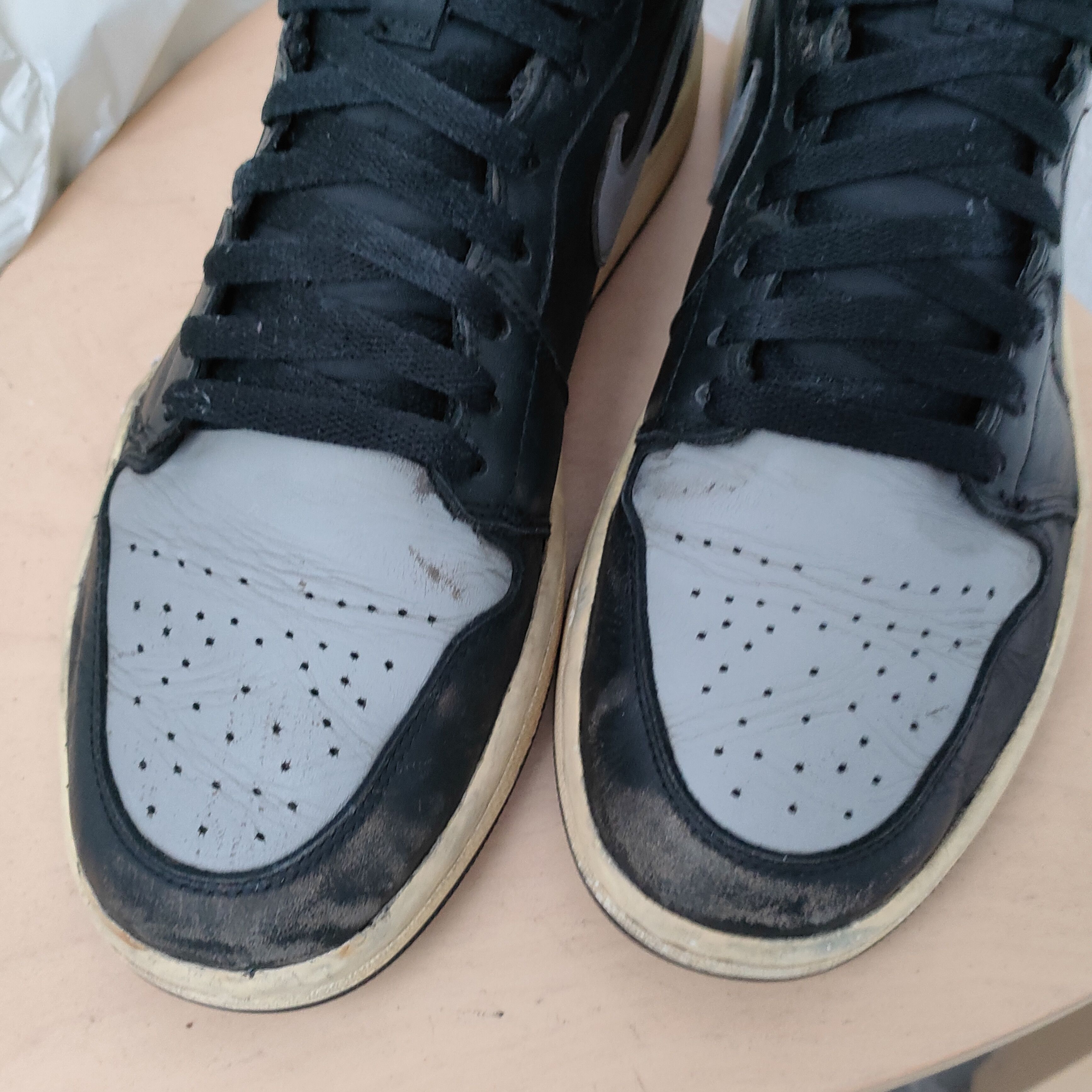 Jordan Brand 2013 Nike Air Jordan 1 Retro Shadow 555088-014 Size US 10 / EU 43 - 9 Thumbnail