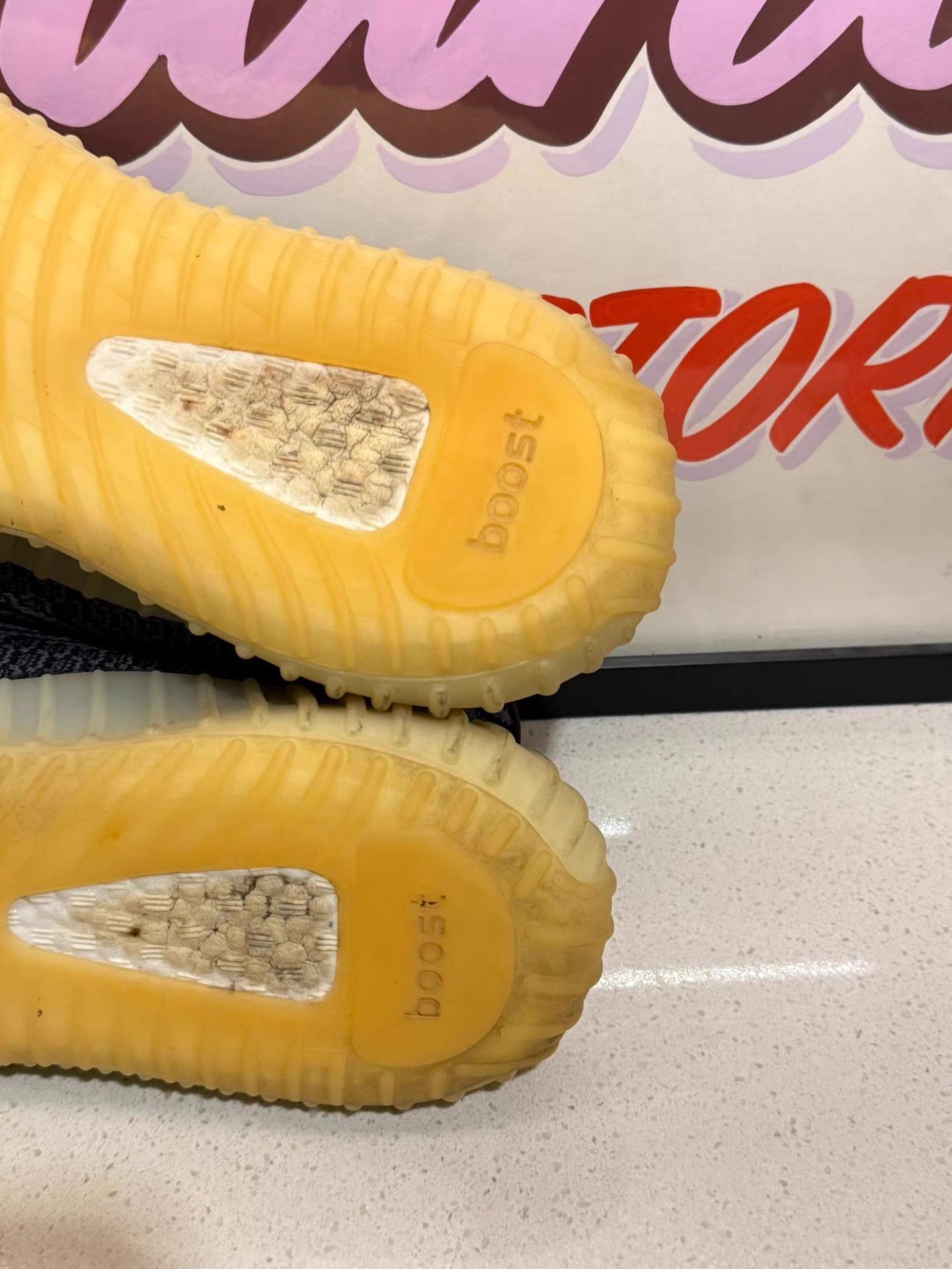 Adidas adidas Originals Yeezy Boost 350 V2 "Carbon" Ｑ20 Size US 10 / EU 43 - 5 Thumbnail